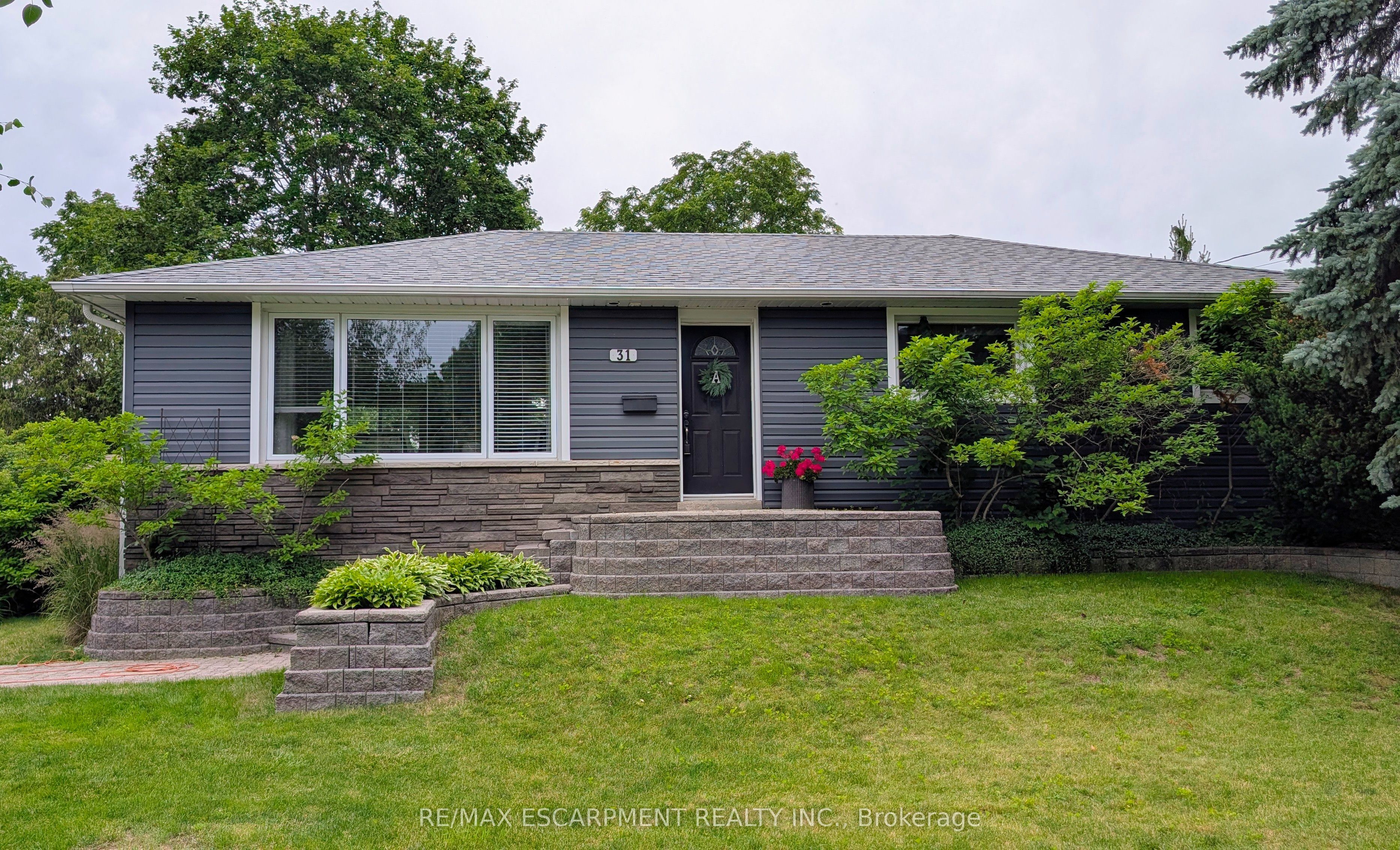 31 Algonquin Avenue, Hamilton, ON L9H 7K9 photo 4