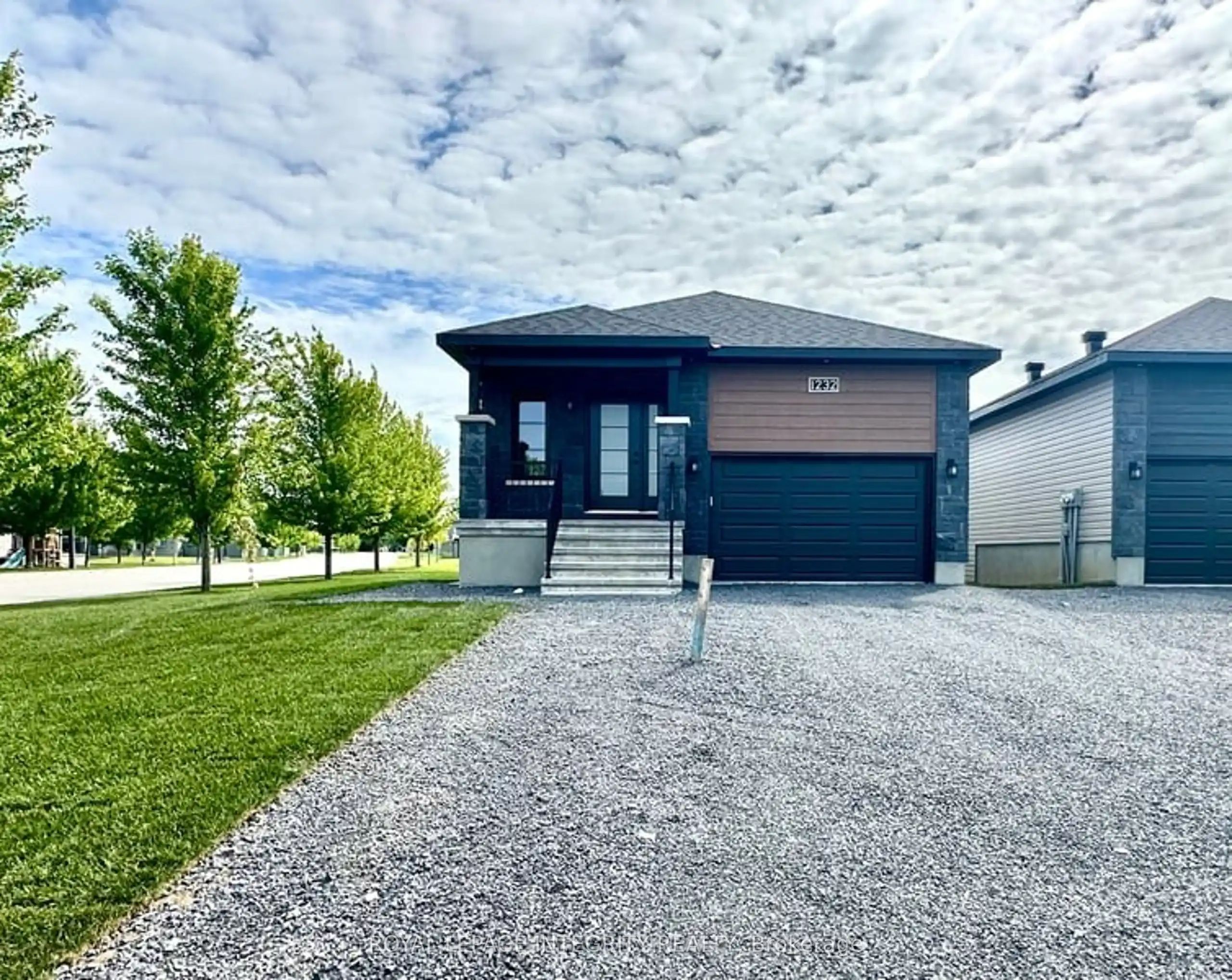 1232 Montblanc Crescent A, Russell, ON K0A 1W0