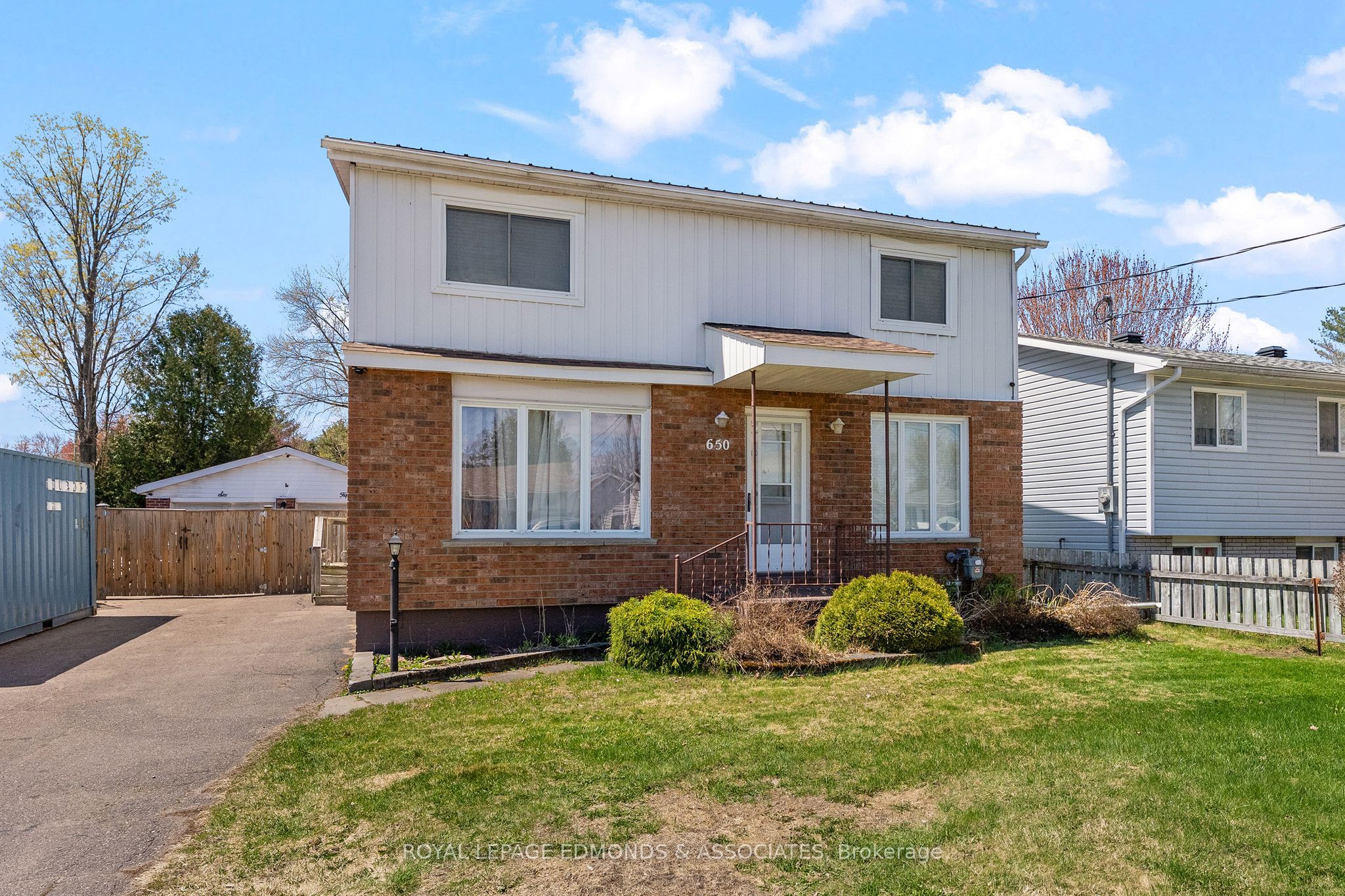 650 Lorne Street W, Laurentian Valley, ON K8A 6T6 photo 3