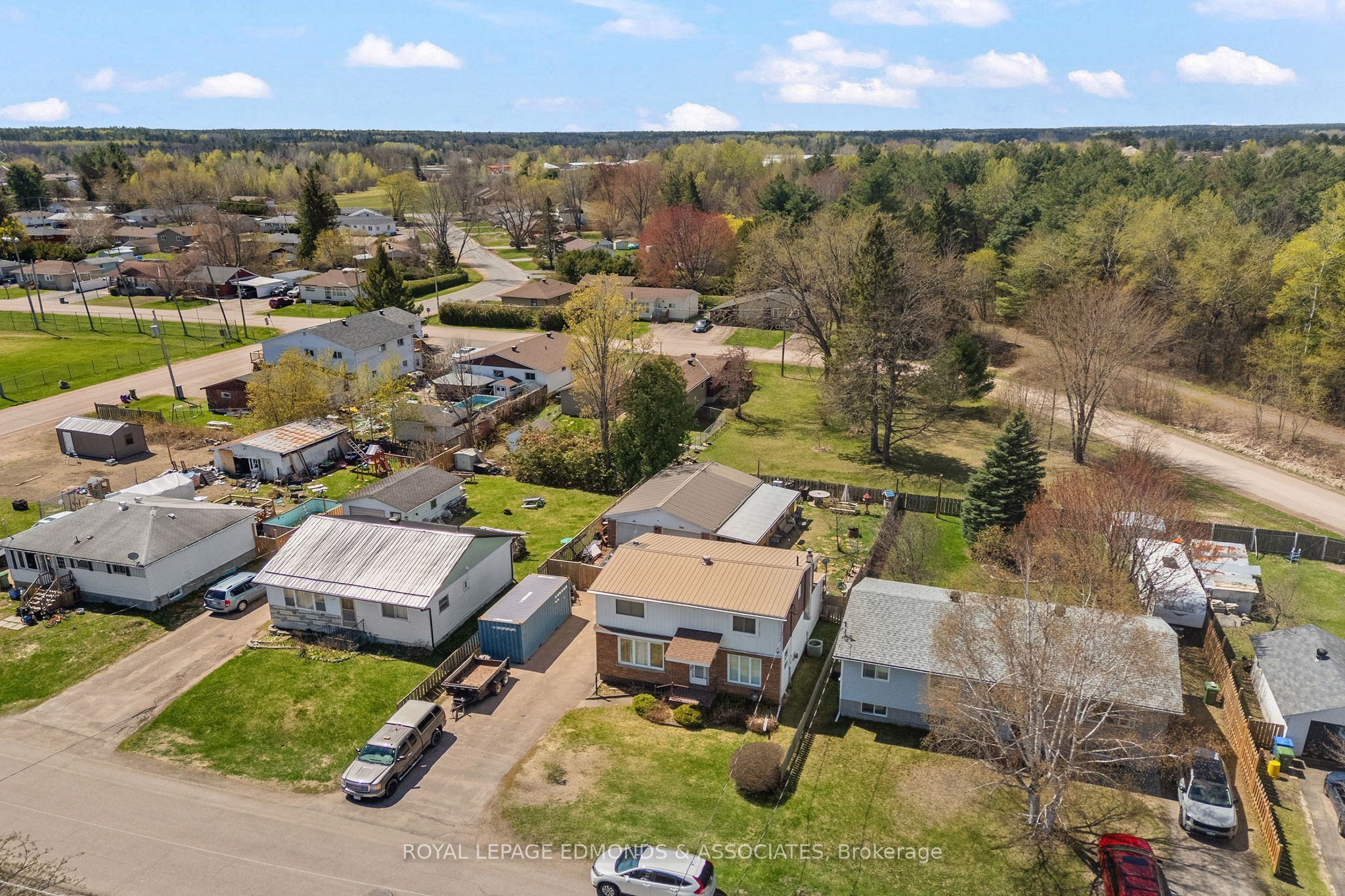 650 Lorne Street W, Laurentian Valley, ON K8A 6T6 photo 5