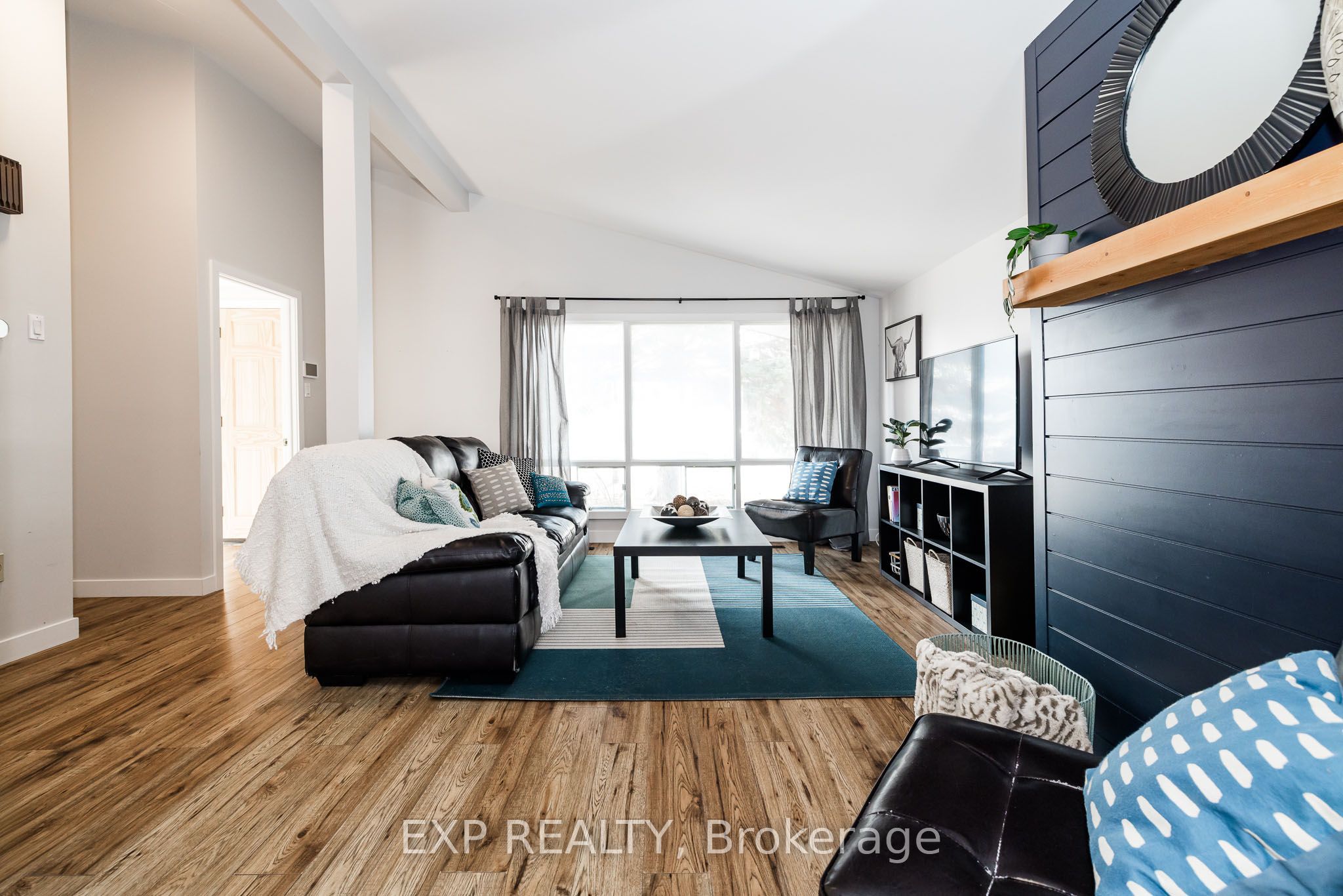 2196 Plesser Street, Elmvale Acres and Area, ON K1G 2X3 photo 4