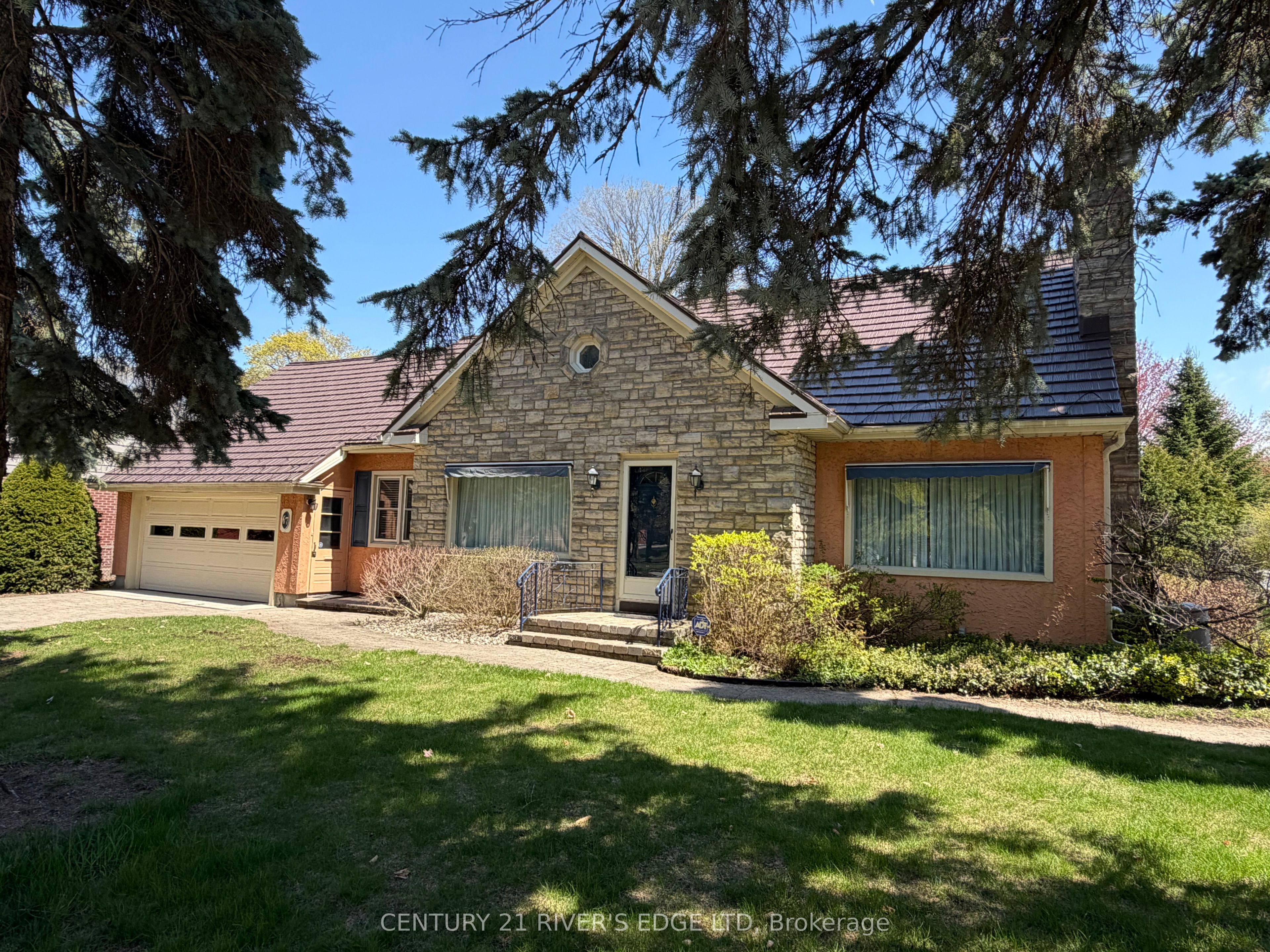 67 North Augusta Road, Brockville, ON K6V 2X7