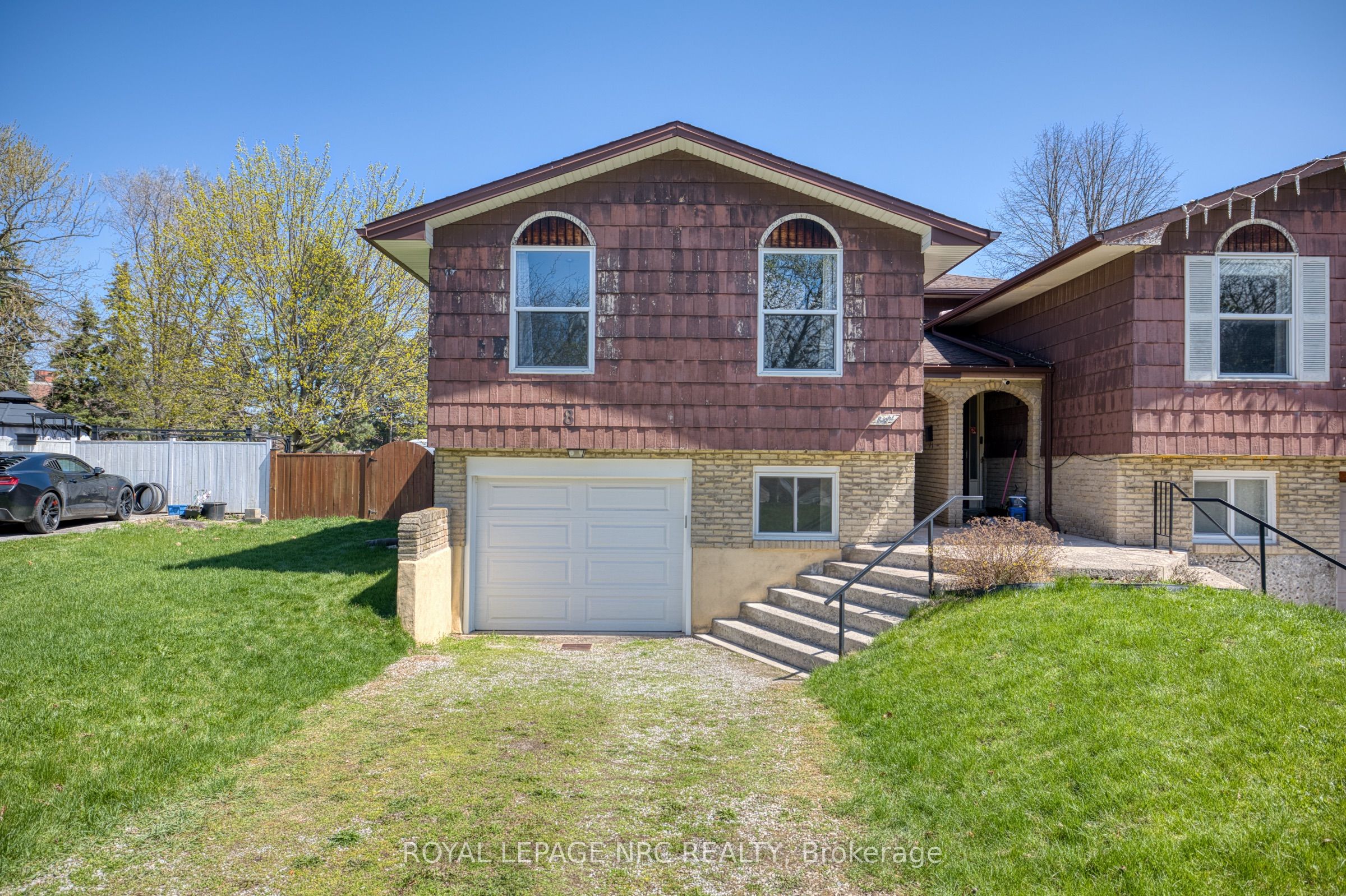 8 Kerwin Gate, St. Catharines, ON L2N 4J8