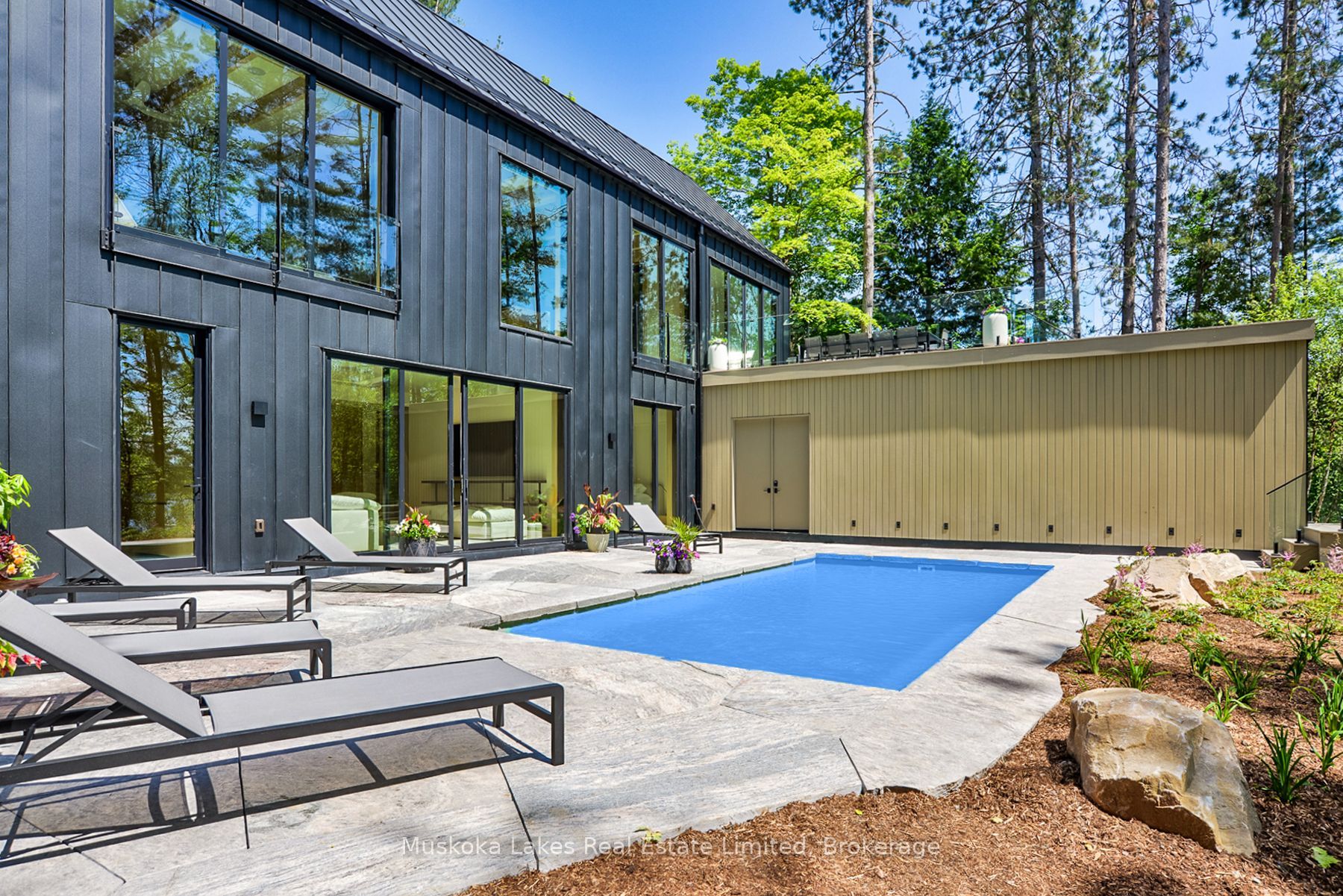 1074 Woodington Road Unit 1, Muskoka Lakes, ON P0B 1G0 photo 4