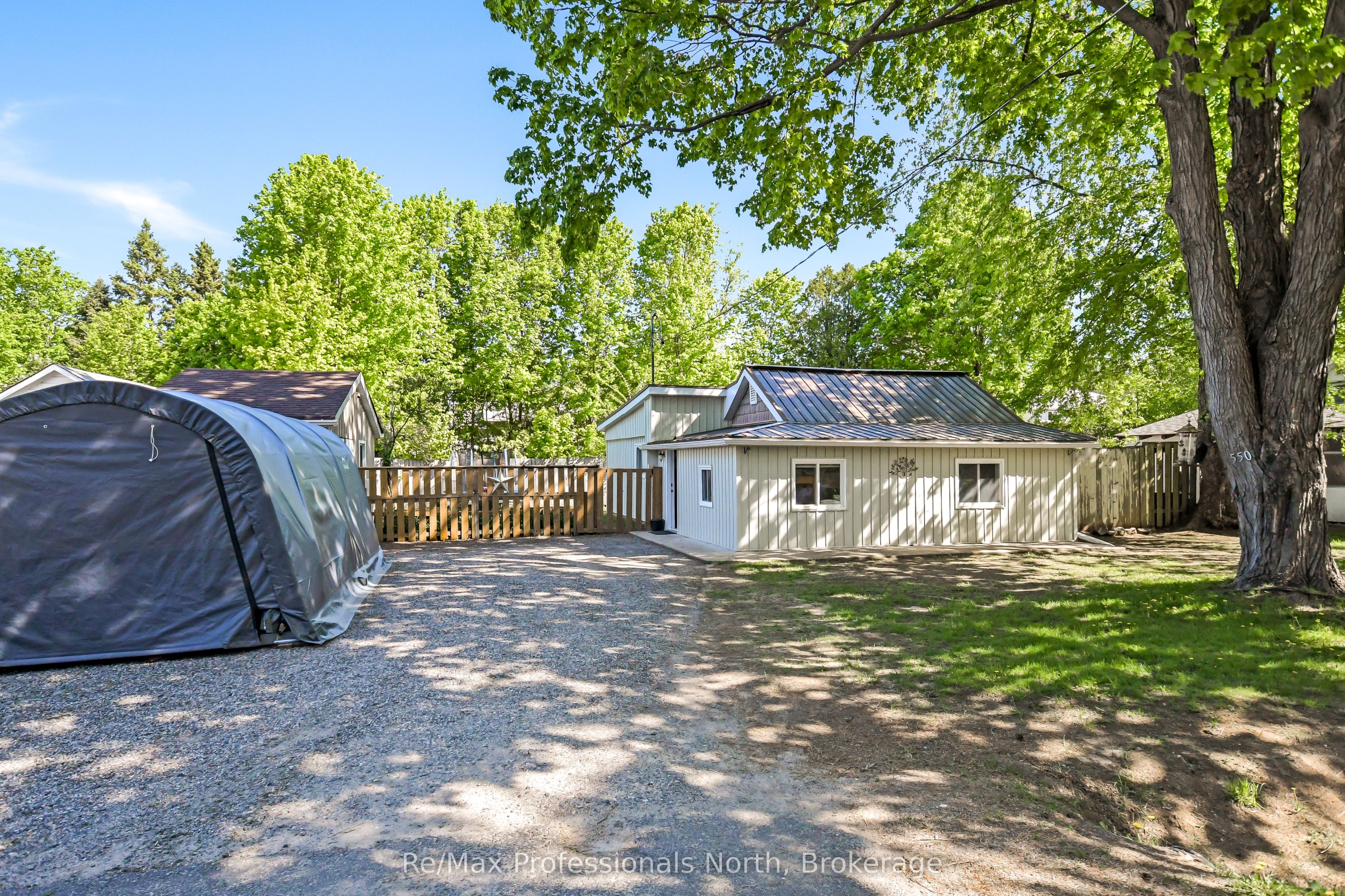 550 PINEDALE Road, Gravenhurst, ON P1P 1M1
