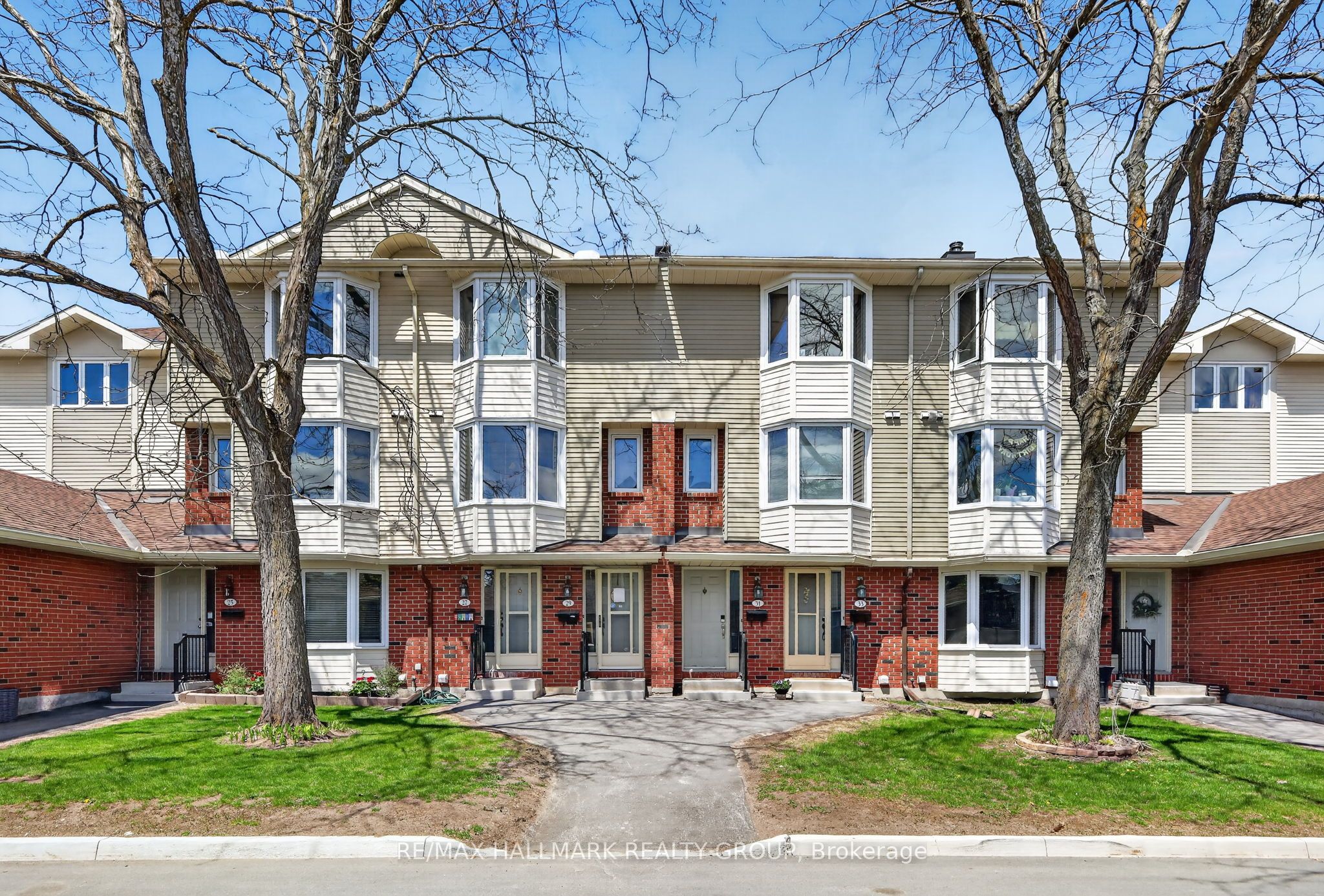 33 Haxby Private, Hunt Club - South Keys and Area, ON K1T 3B5