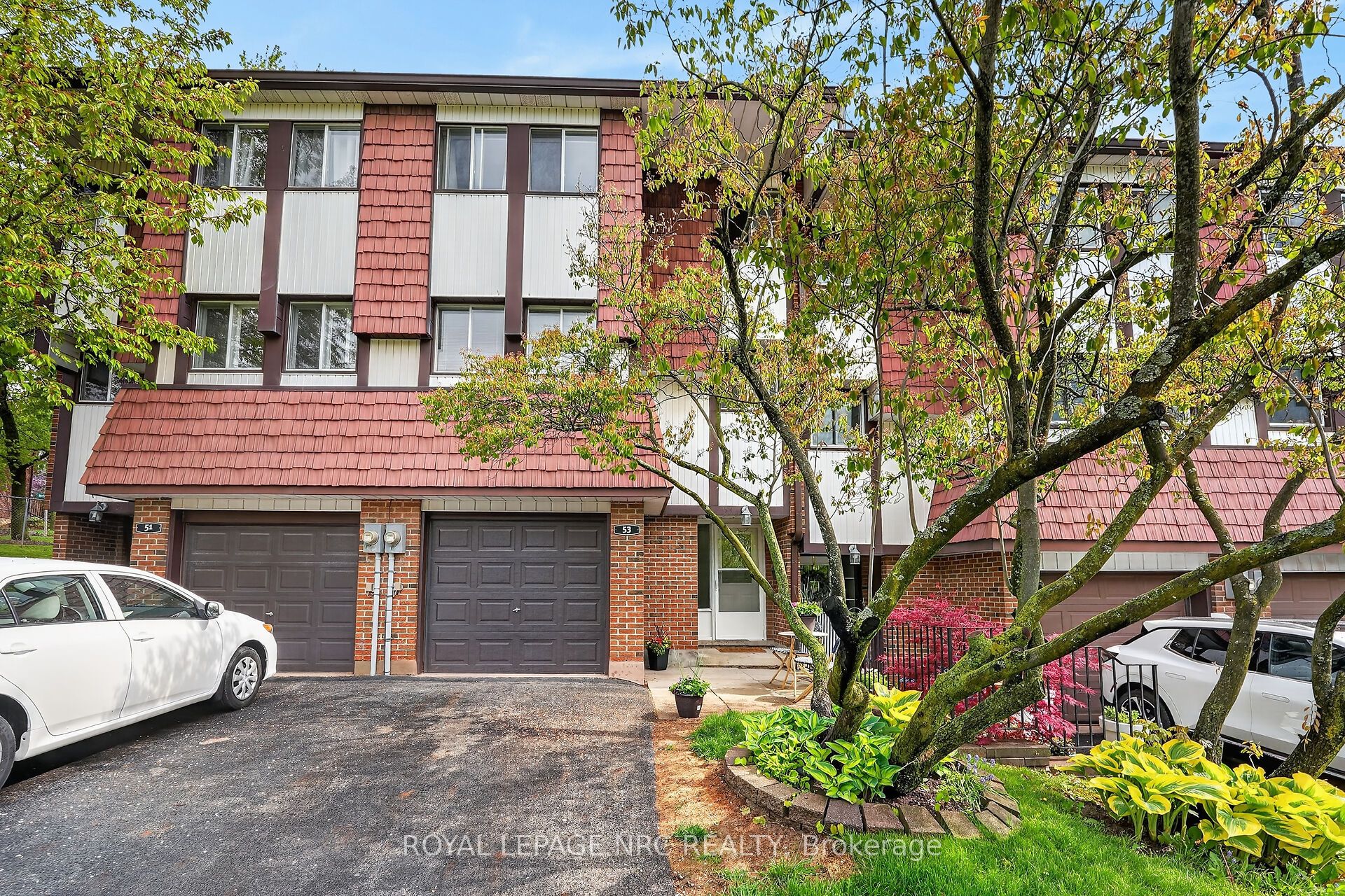 53 Larraine Avenue, Hamilton, ON L9H 6E5 photo 2