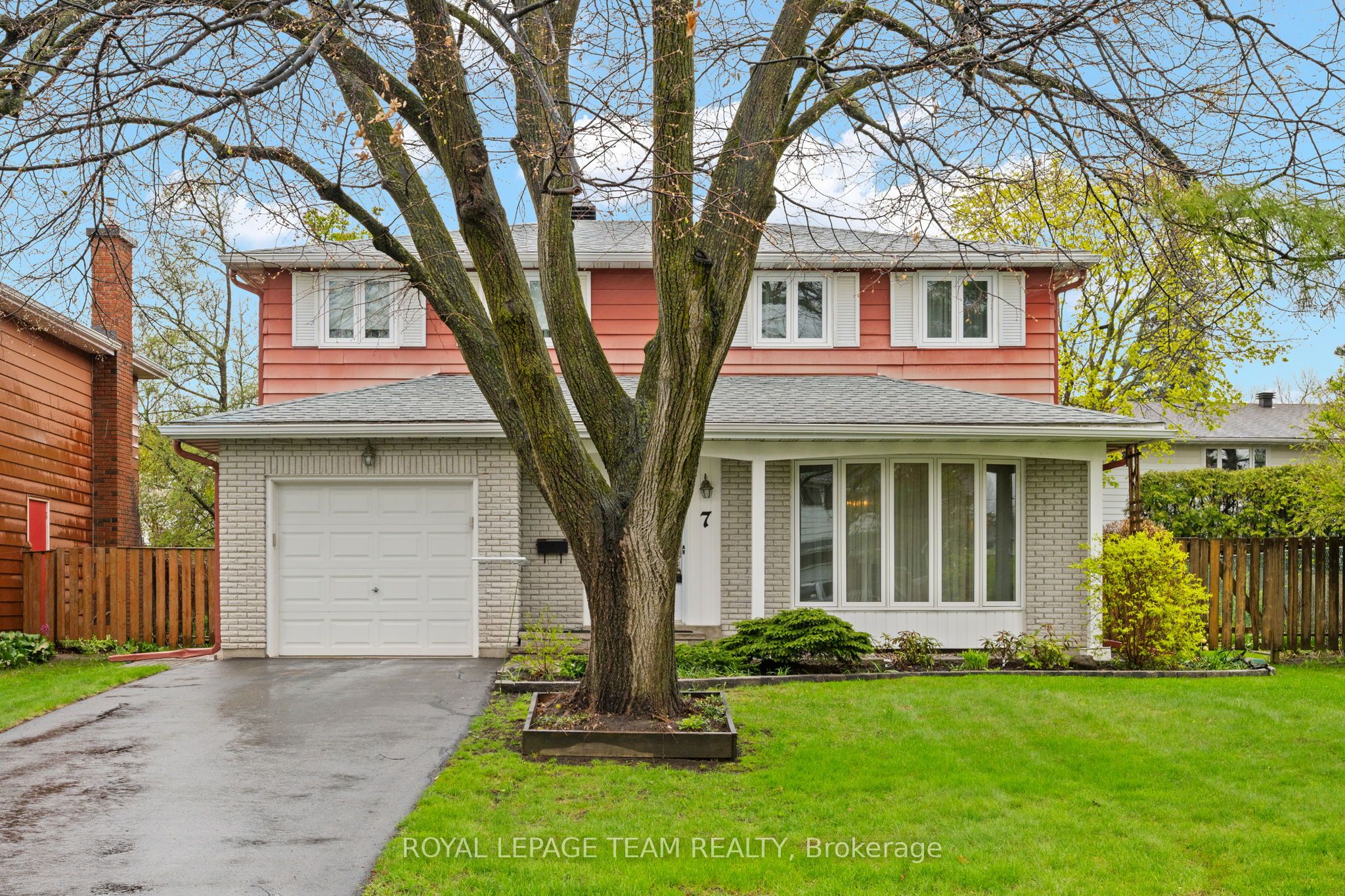 7 Centrepark Drive, Blackburn Hamlet, ON K1B 3C2 photo 2