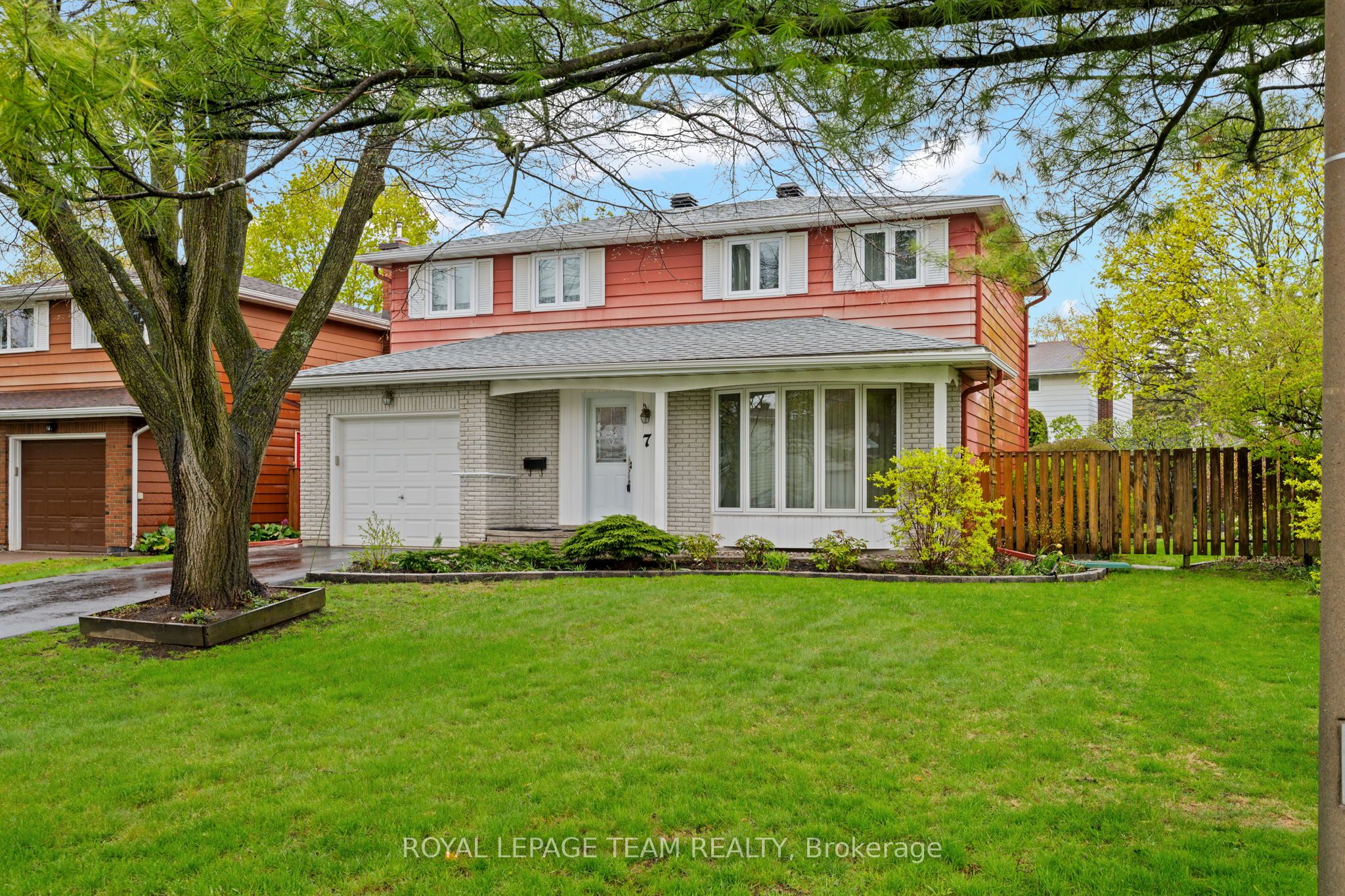 7 Centrepark Drive, Blackburn Hamlet, ON K1B 3C2 photo 3