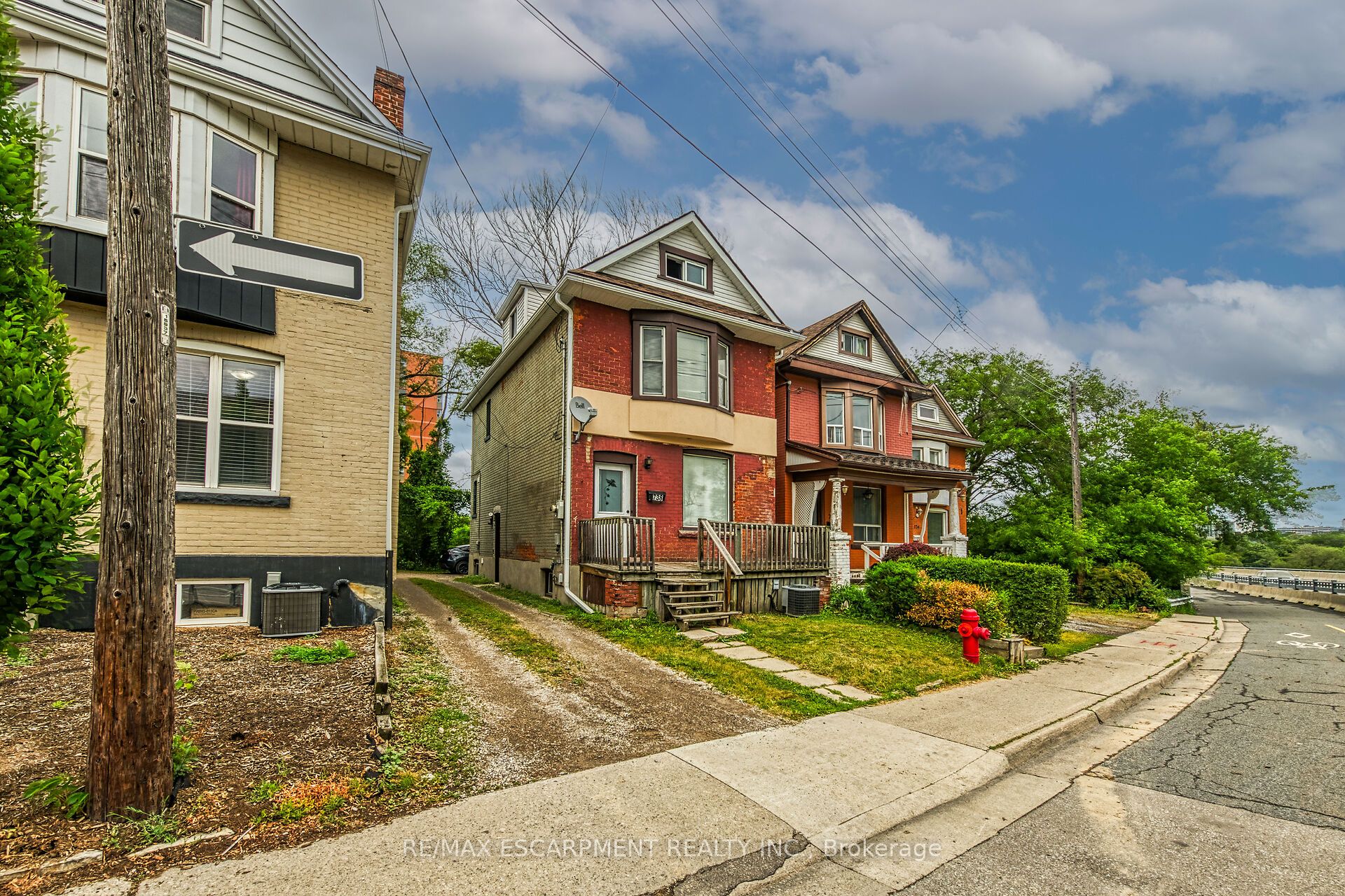 738 KING Street W, Hamilton, ON L8S 1J8 photo 3