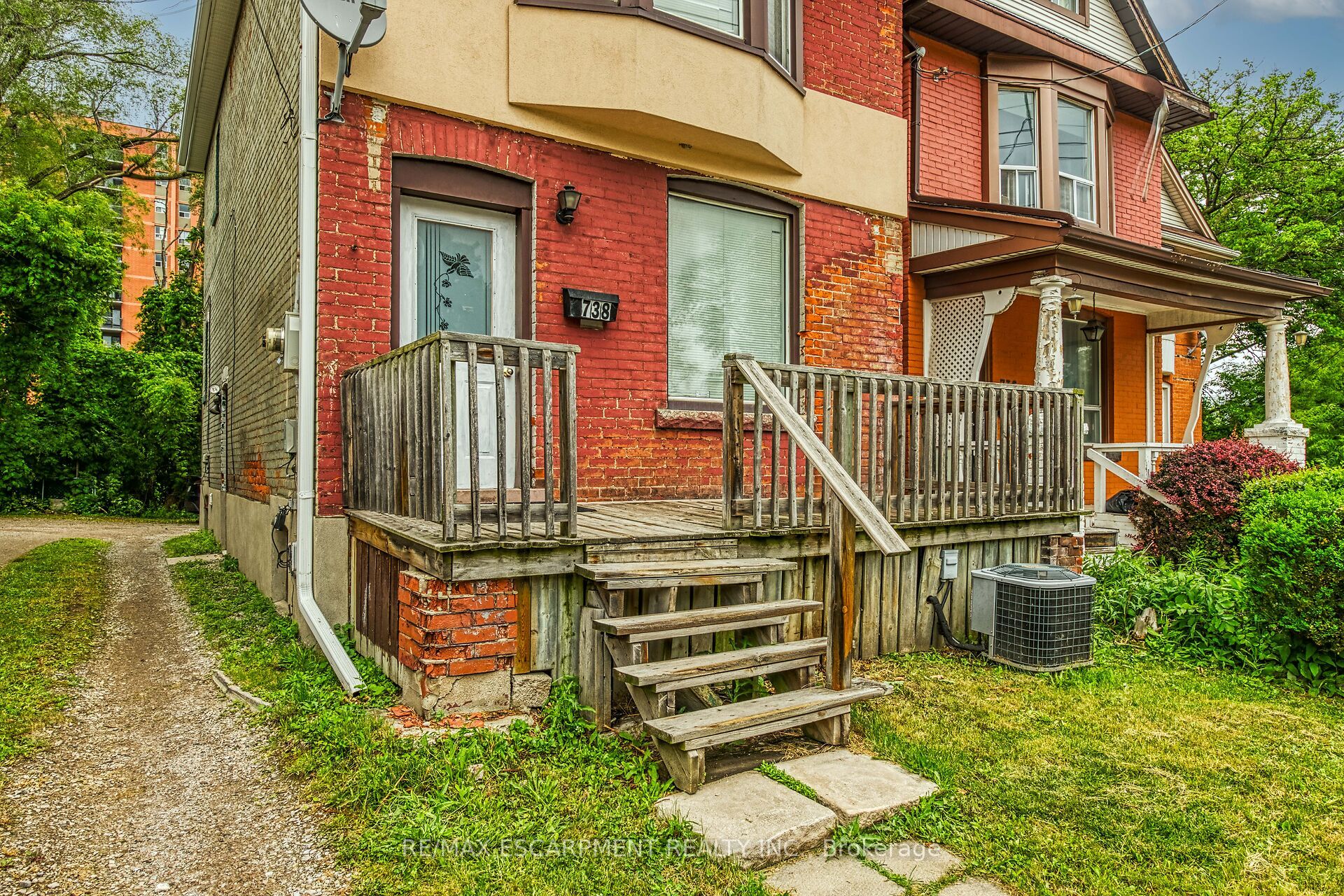 738 KING Street W, Hamilton, ON L8S 1J8 photo 5