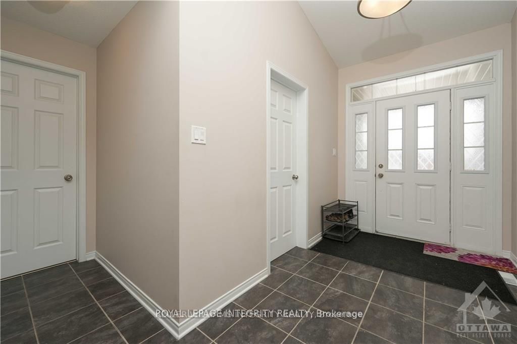404 Kilmarnock Way, Barrhaven, ON K2J 0M6 photo 2