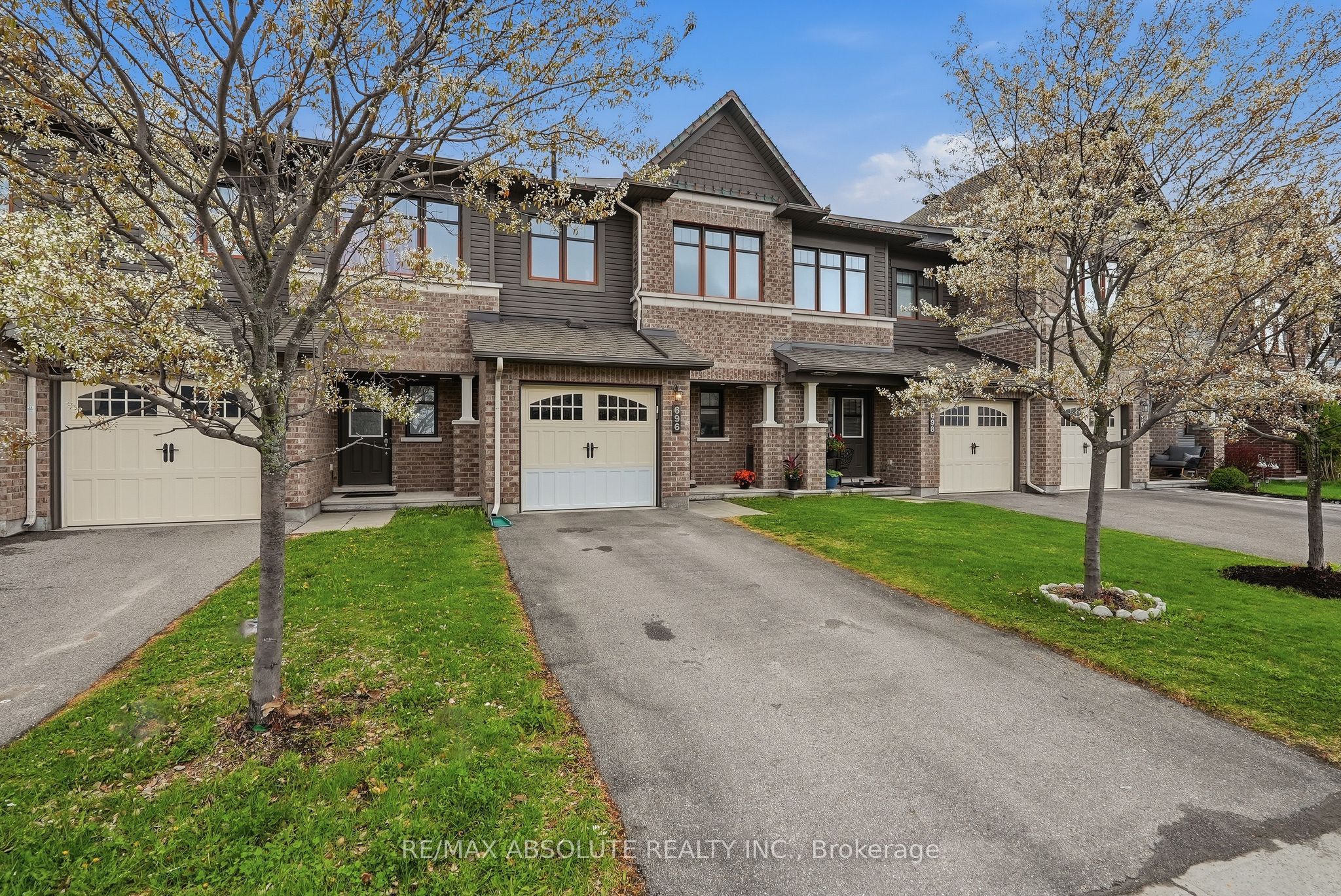 696 Trigoria Crescent, Orleans - Cumberland and Area, ON K4A 1A8 photo 2