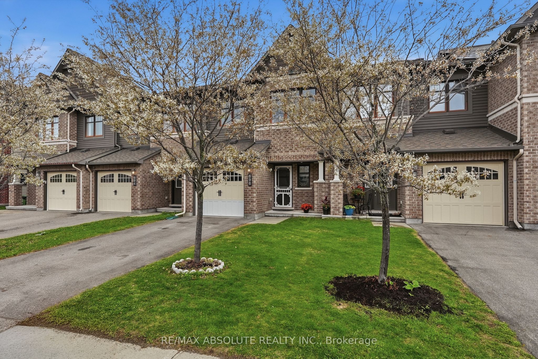 696 Trigoria Crescent, Orleans - Cumberland and Area, ON K4A 1A8 photo 3