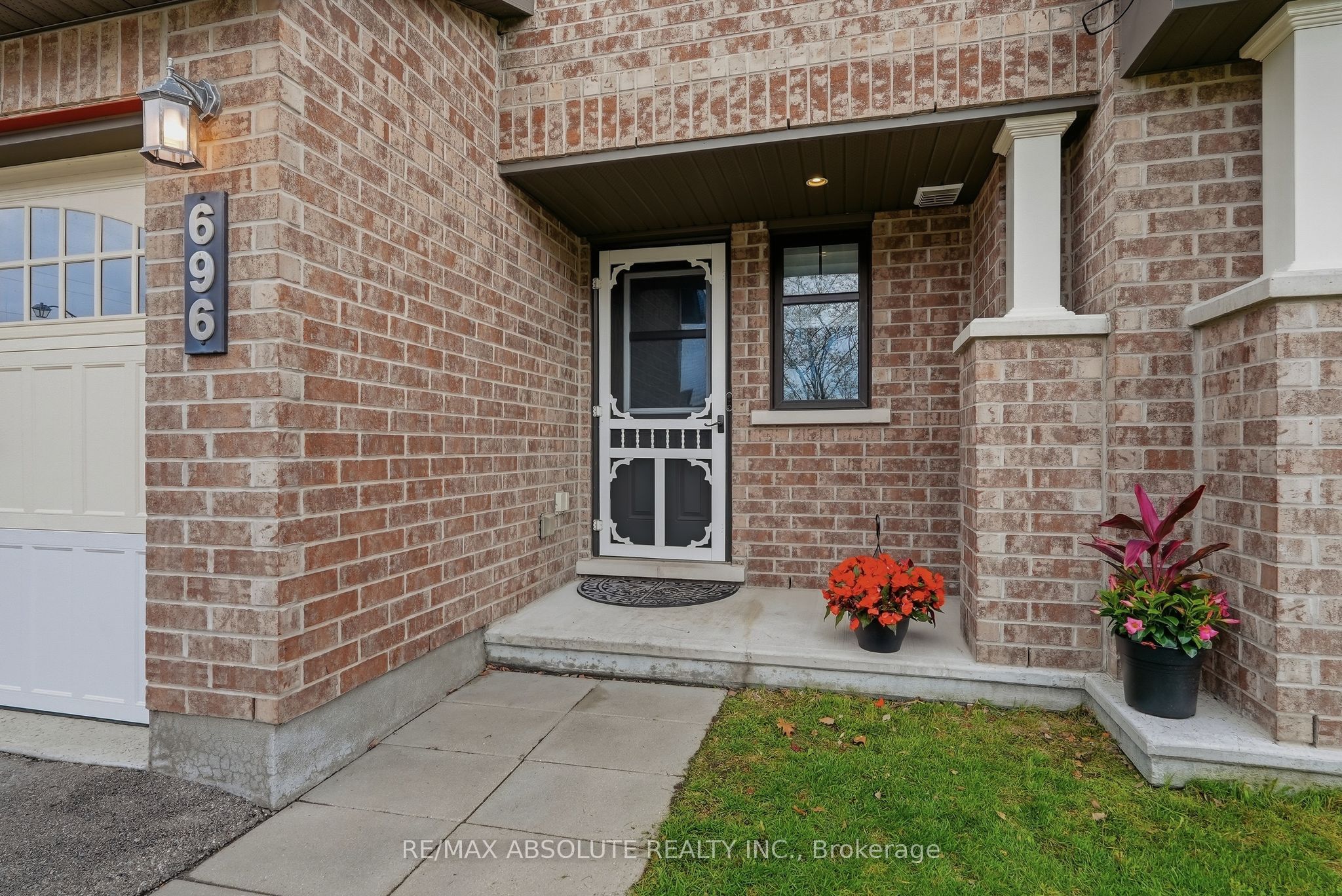 696 Trigoria Crescent, Orleans - Cumberland and Area, ON K4A 1A8 photo 4