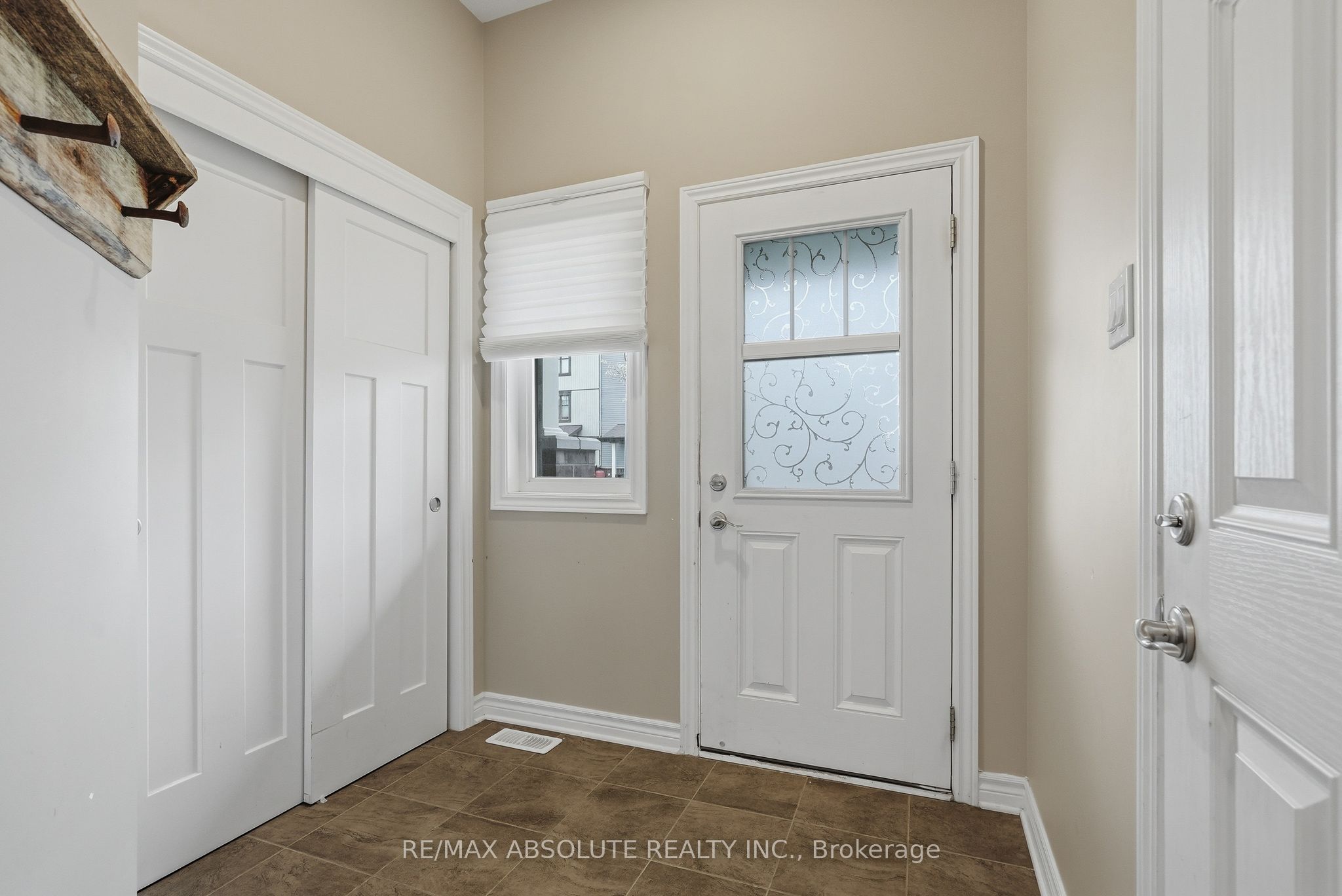 696 Trigoria Crescent, Orleans - Cumberland and Area, ON K4A 1A8 photo 5