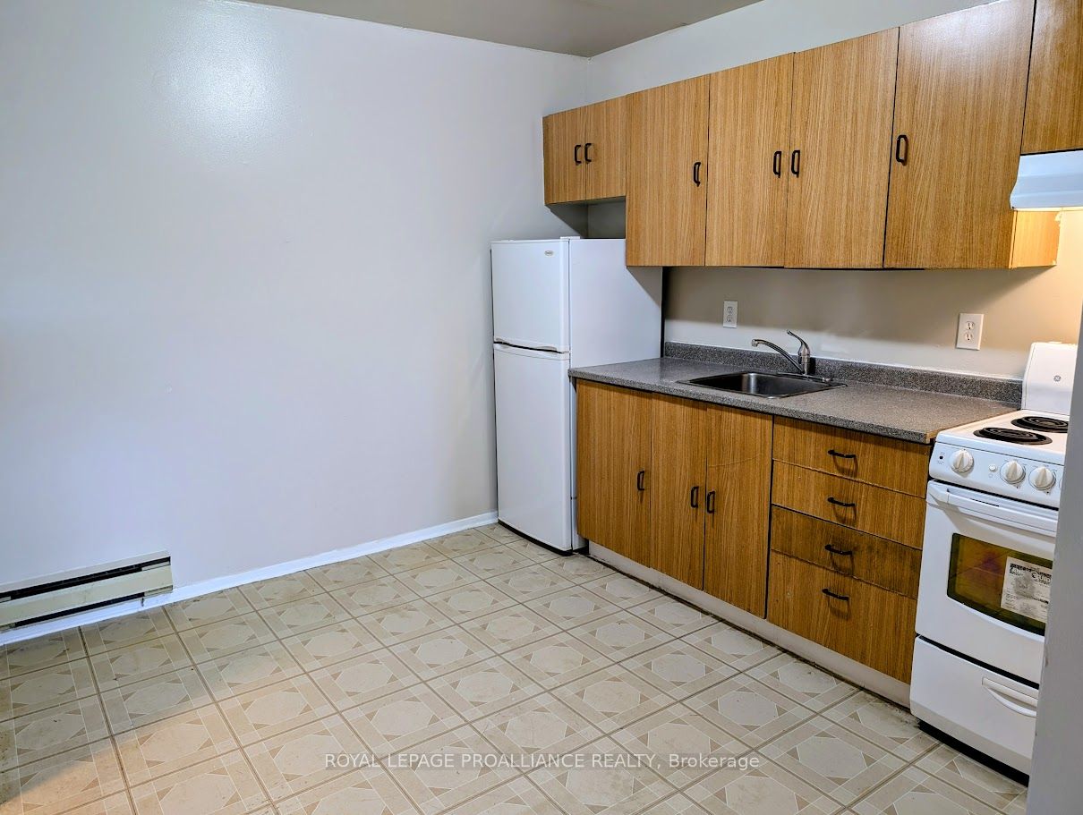 1837 Lansdowne Street W 27, Peterborough, ON K9K 1R4 photo 3