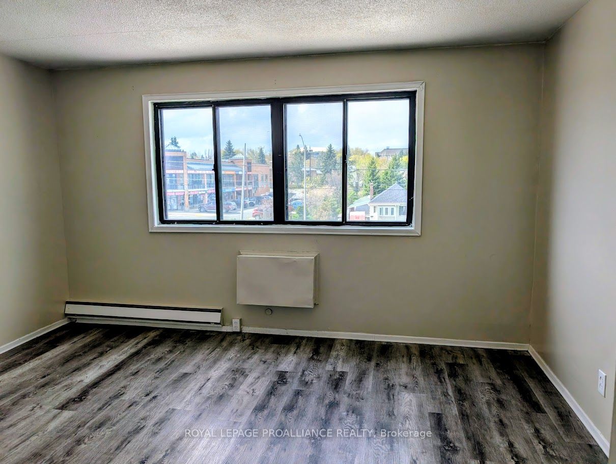 1837 Lansdowne Street W 27, Peterborough, ON K9K 1R4 photo 4