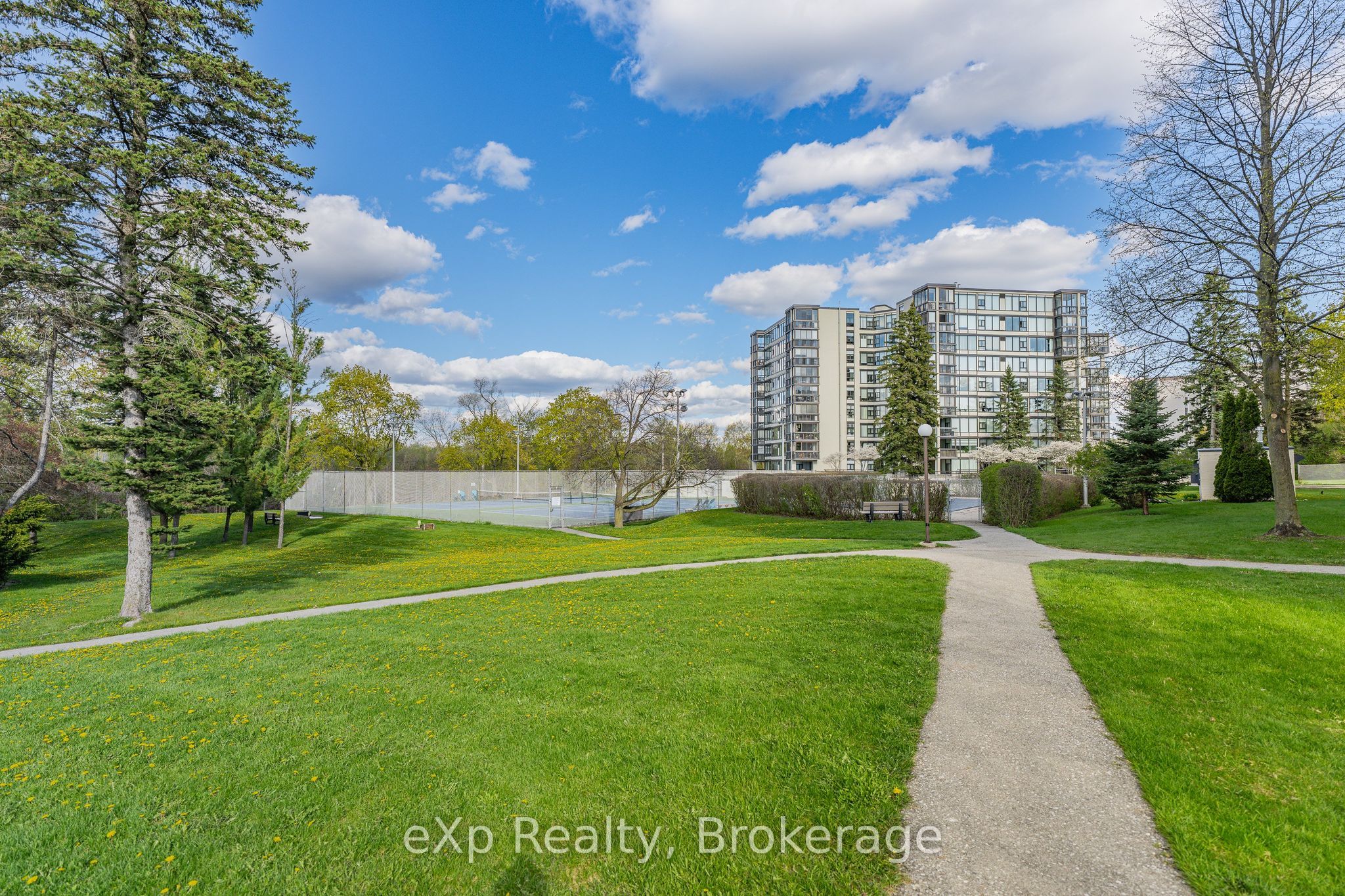 19 Woodlawn Road E 408, Guelph, ON N1H 7B1 photo 3