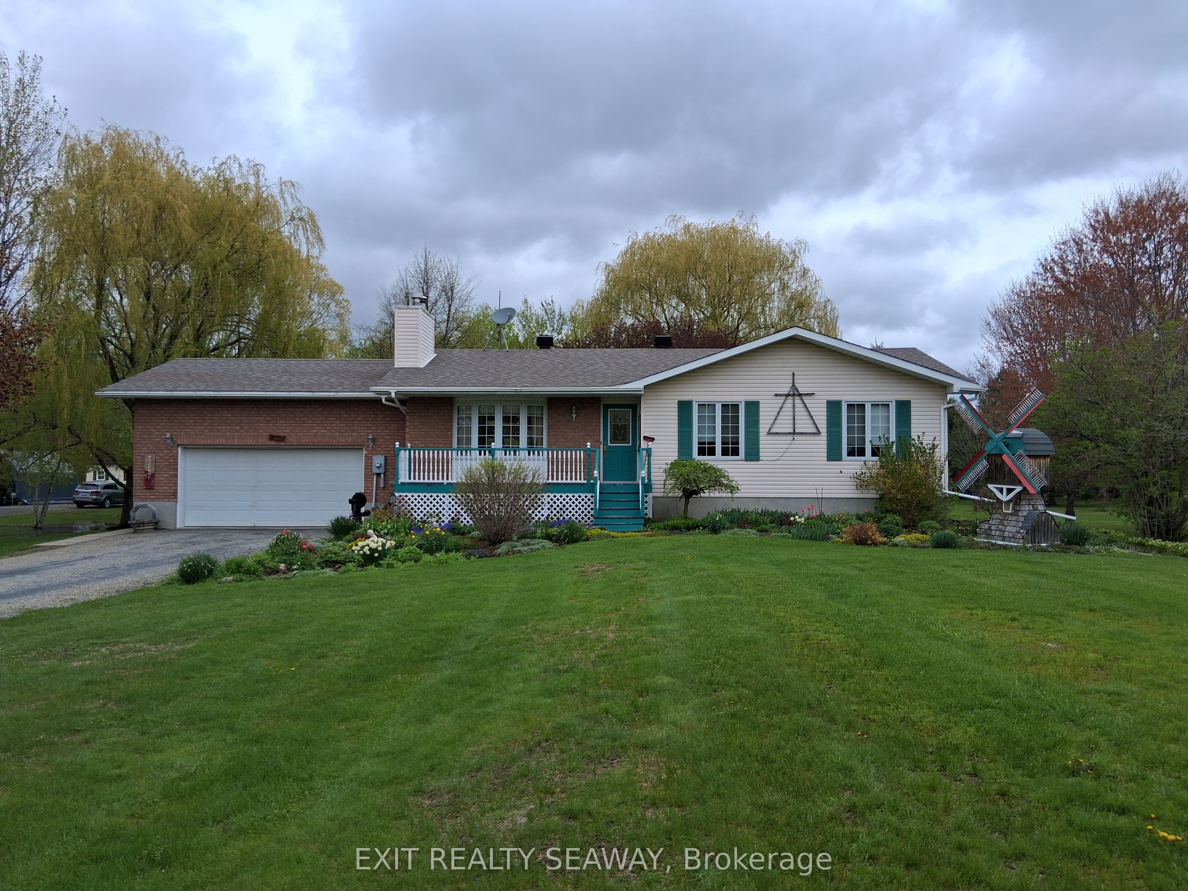 4557 Carman Road N, South Dundas, ON K0E 1C0 photo 3