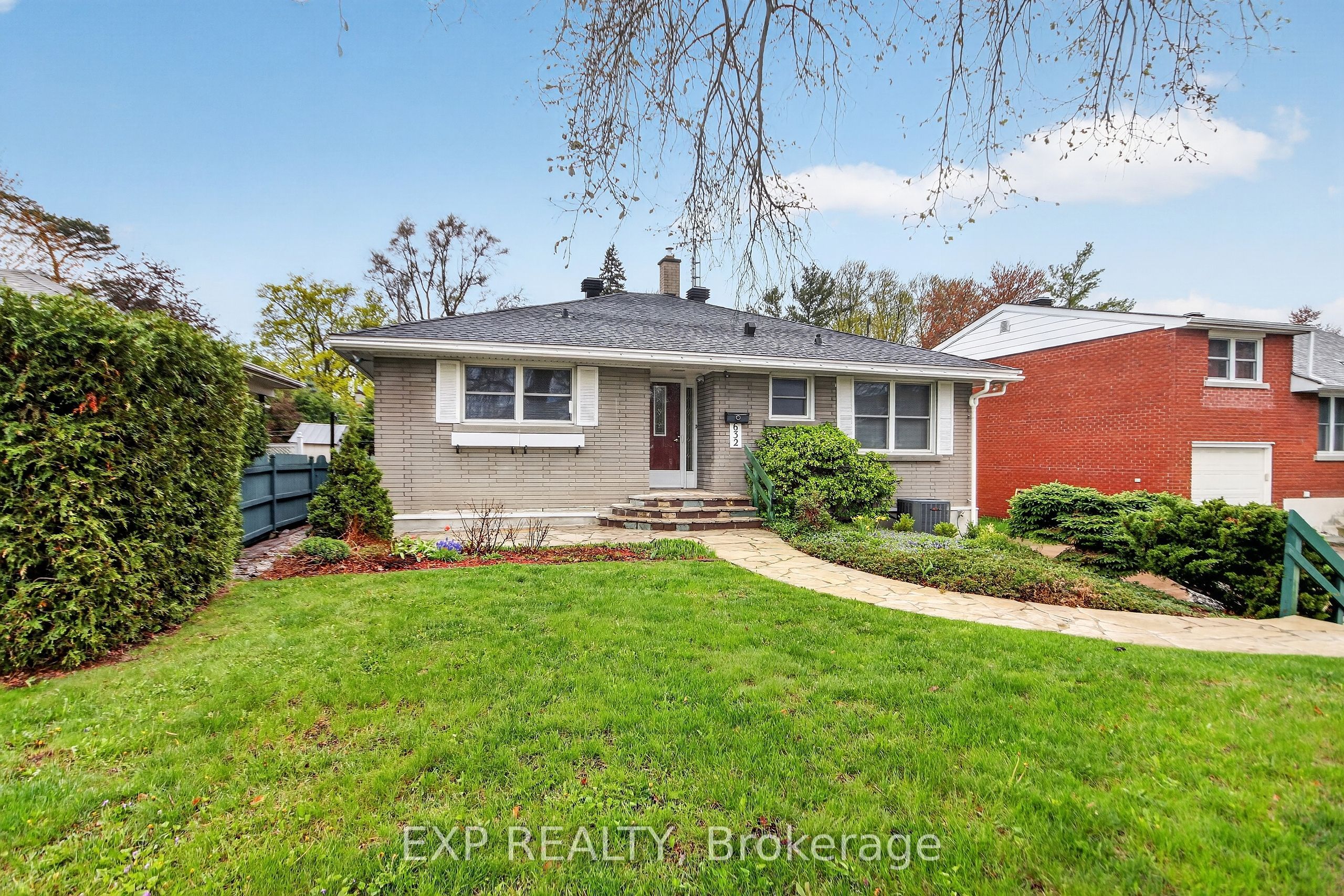 632 Chadburn Avenue, Alta Vista and Area, ON K1G 0Y7