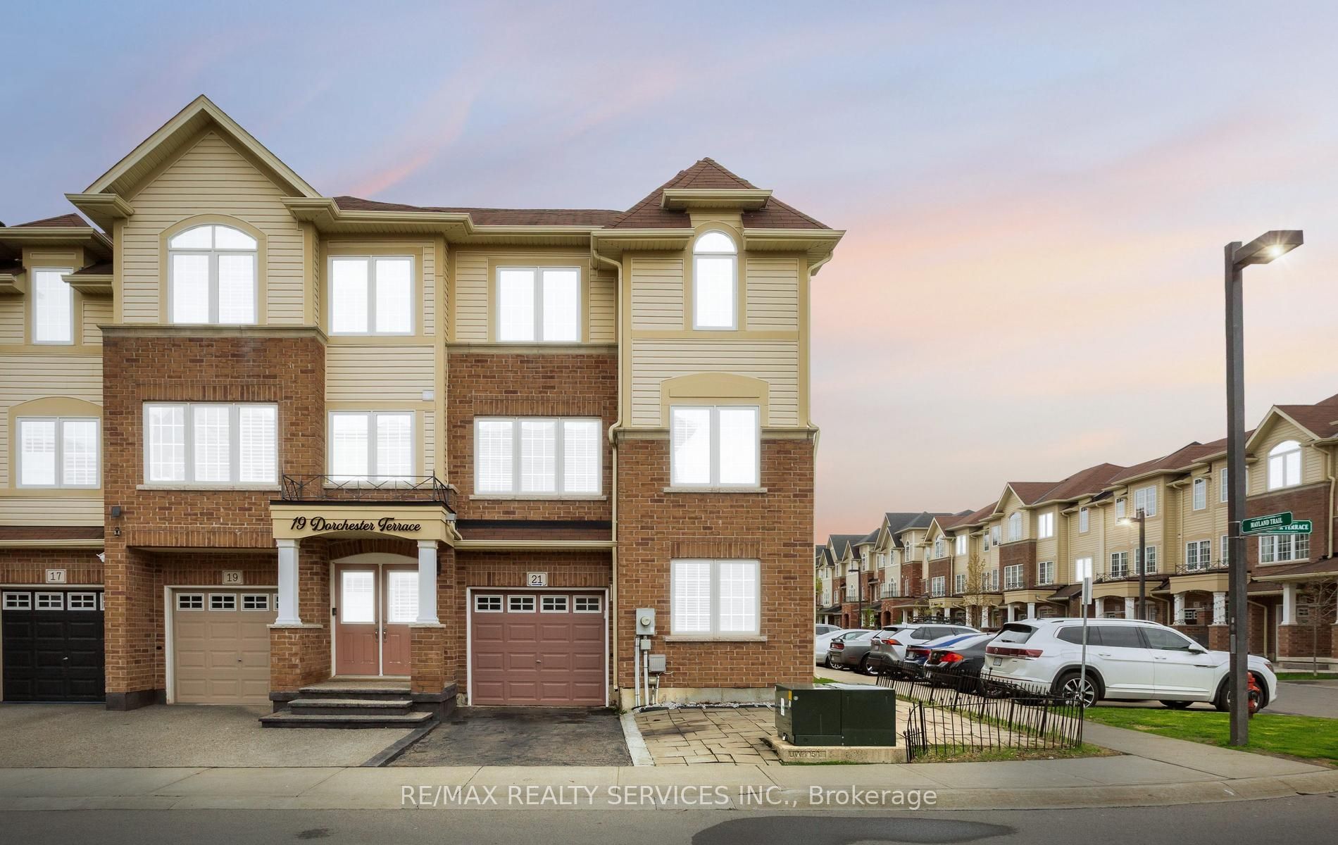21 Dorchester Terrace, Hamilton, ON L8J 0G4 photo 2