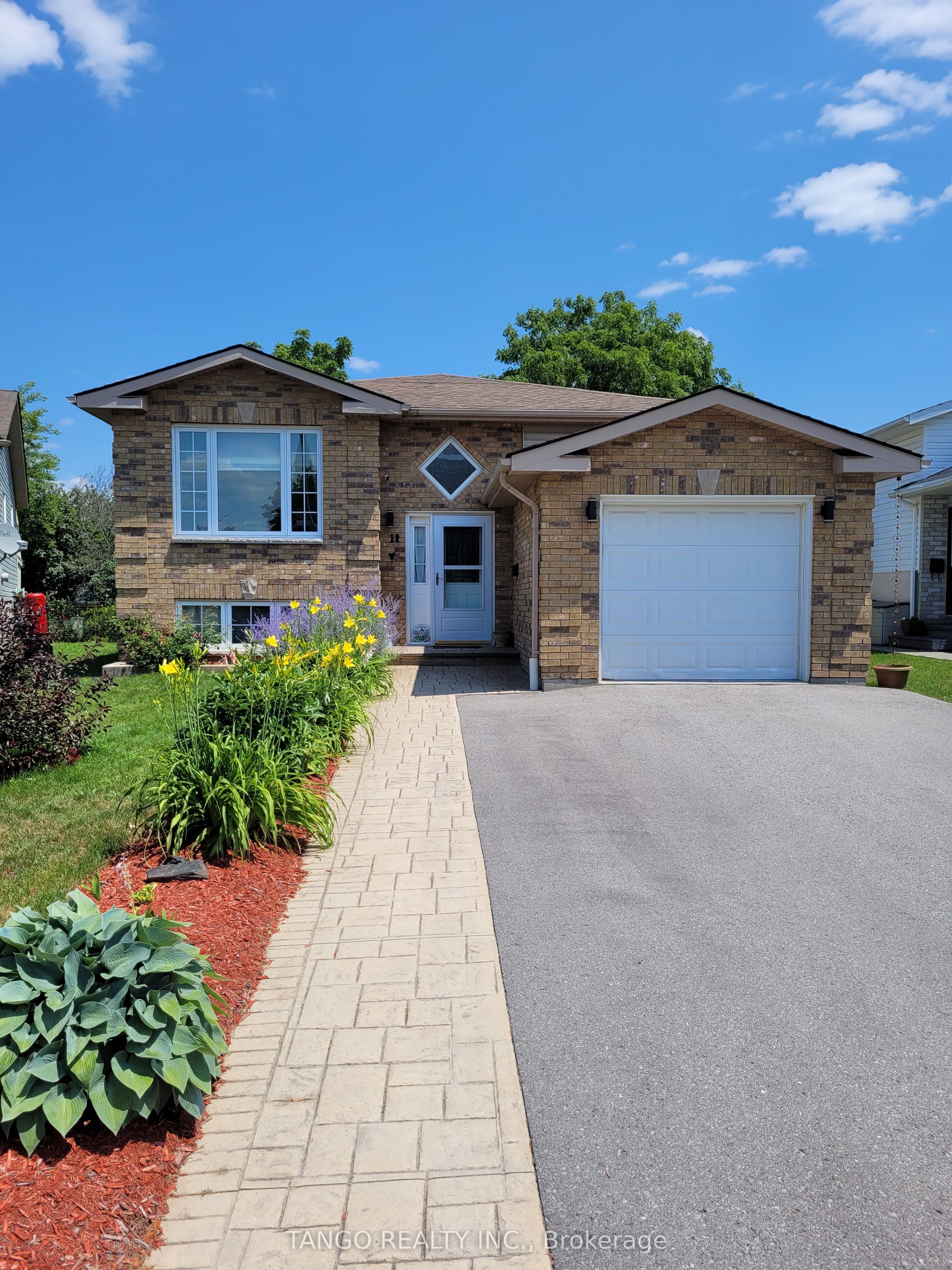 11 Faraday Gardens, Belleville, ON K8P 5J5 photo 3