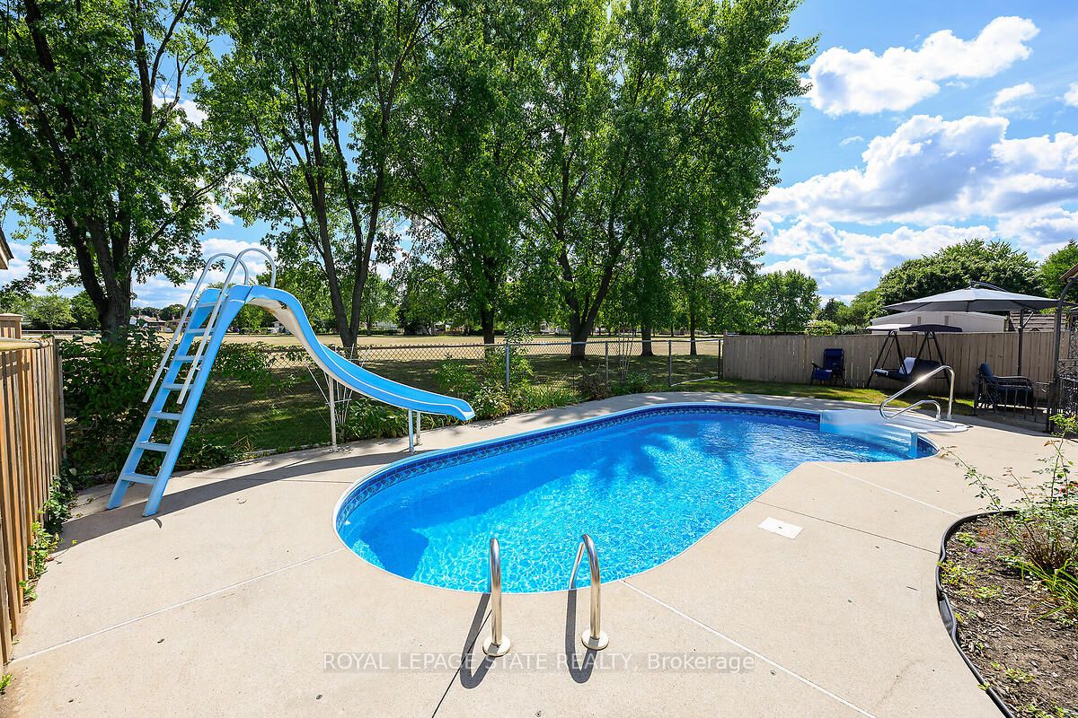 24 Oxford Street, Brantford, ON N3R 5C6 photo 3