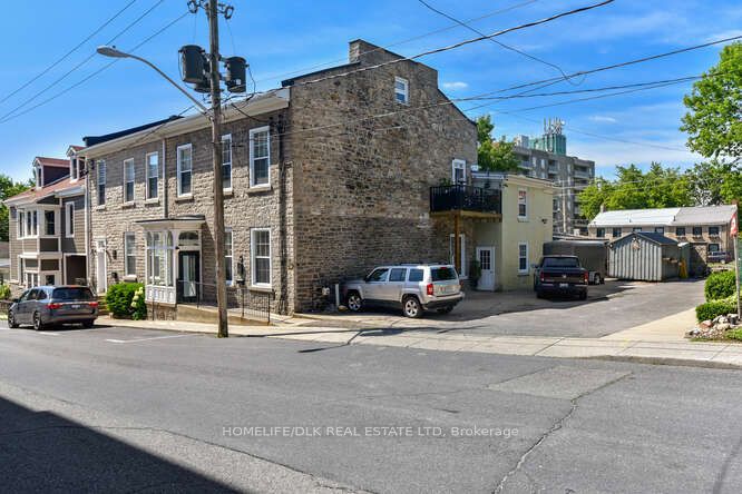 32 APPLE Street, Brockville, ON K6V 4X8