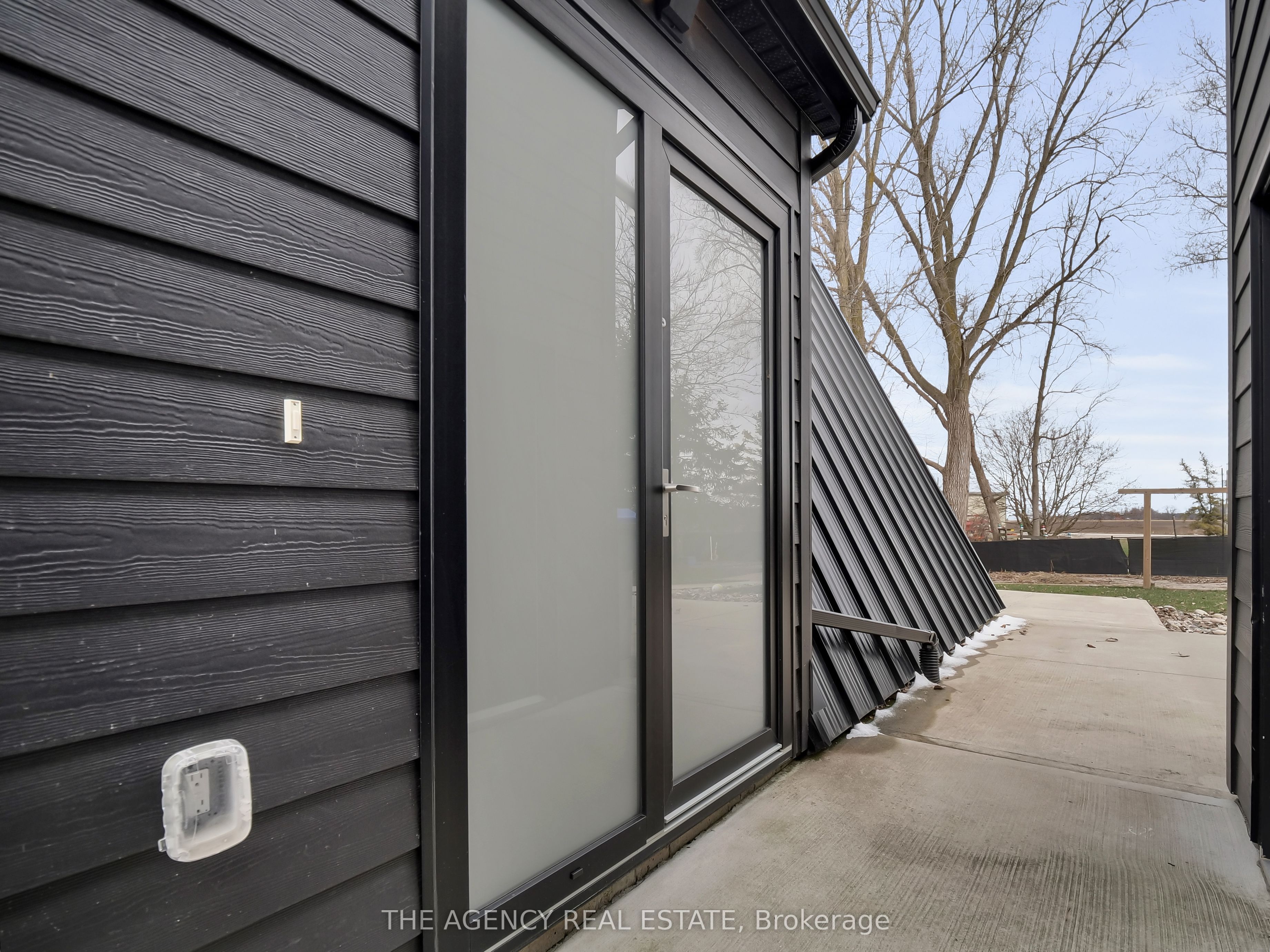 8464 Adams Court, Lambton Shores, ON N0M 1T0 photo 3