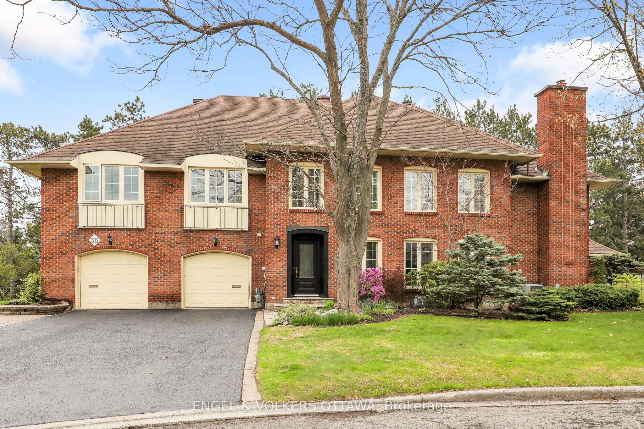 34 Chatsworth Crescent, Hunt Club - Windsor Park Village and Area, ON K1V 9Z1