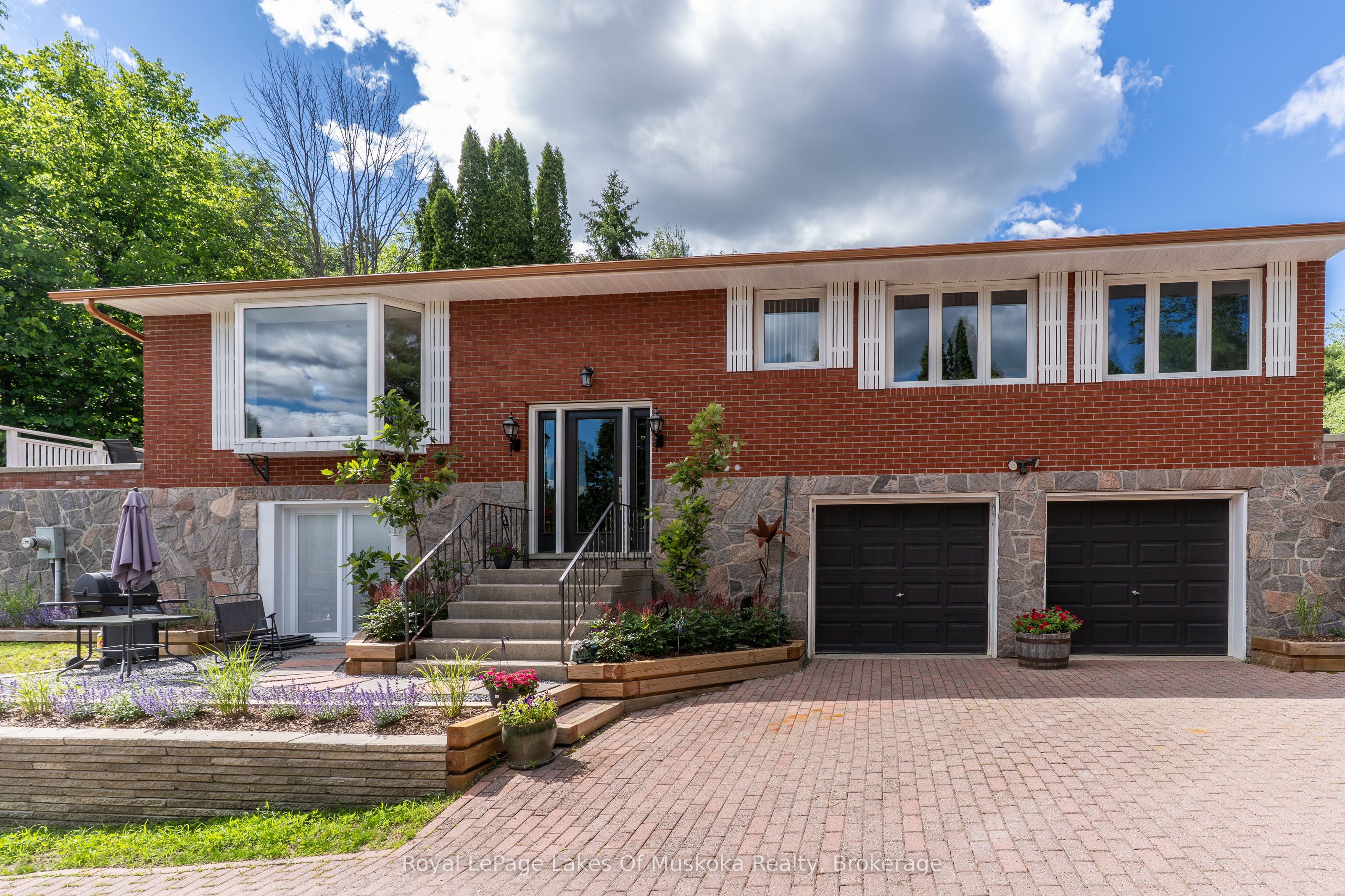 183 Santas Village Road, Bracebridge, ON P1L 1W8