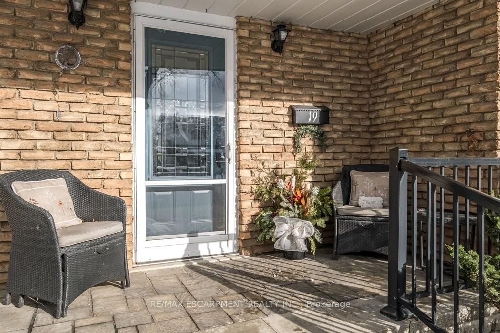 19 Chateau Court, Hamilton, ON L9C 5P3 photo 5