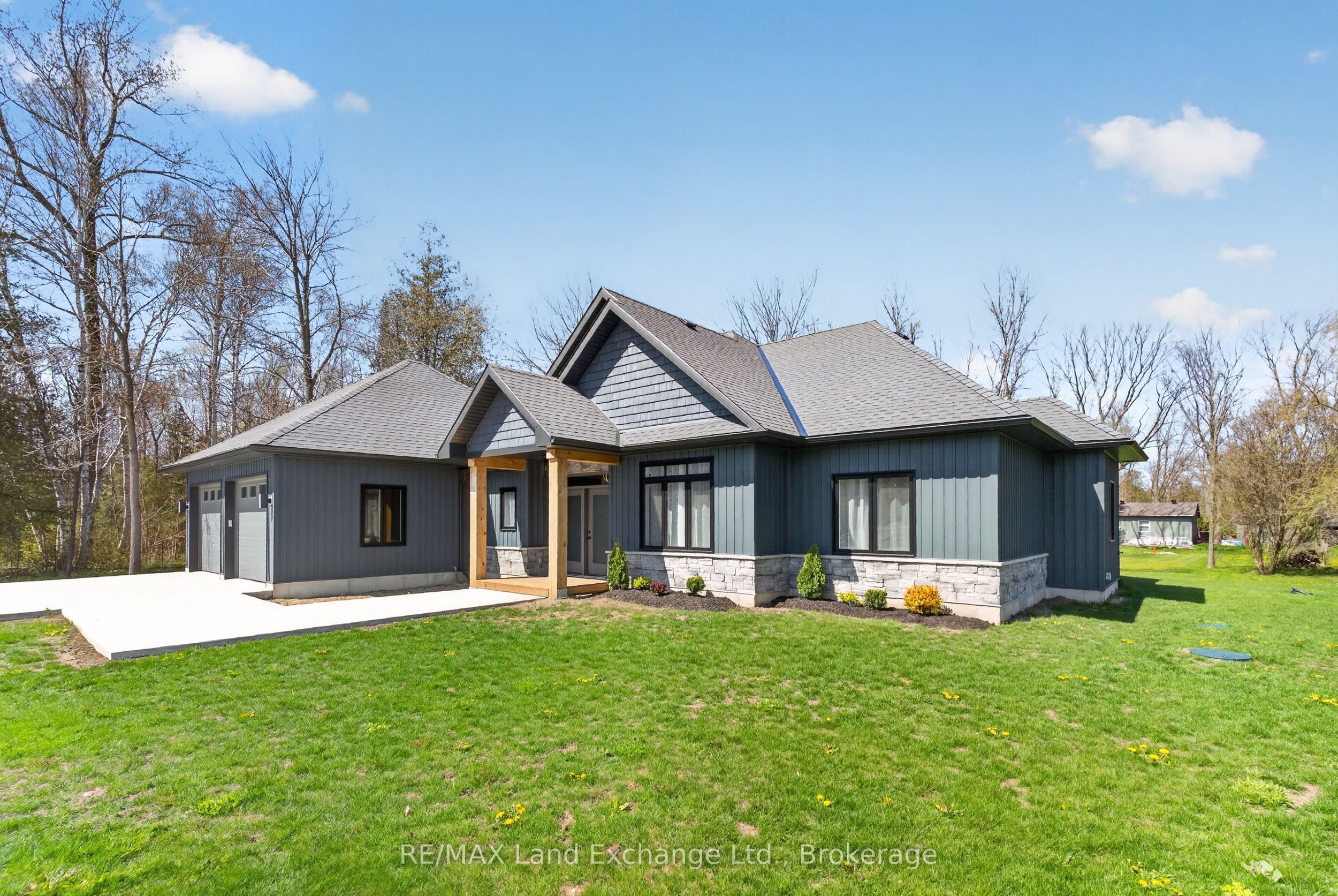 244 St Arnaud Street, Huron-Kinloss, ON N0G 2R0 photo 2