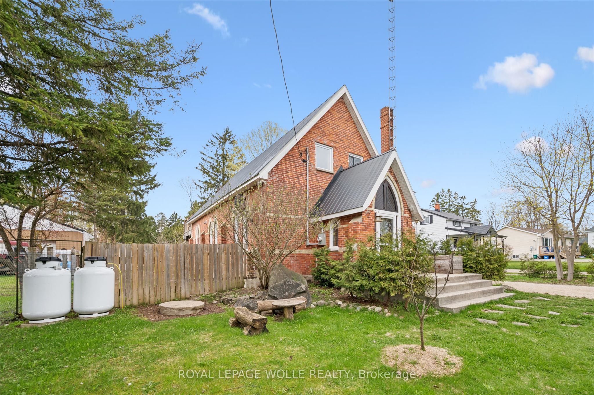 8946 Wellington Road 16, Wellington North, ON N0G 2E0 photo 2