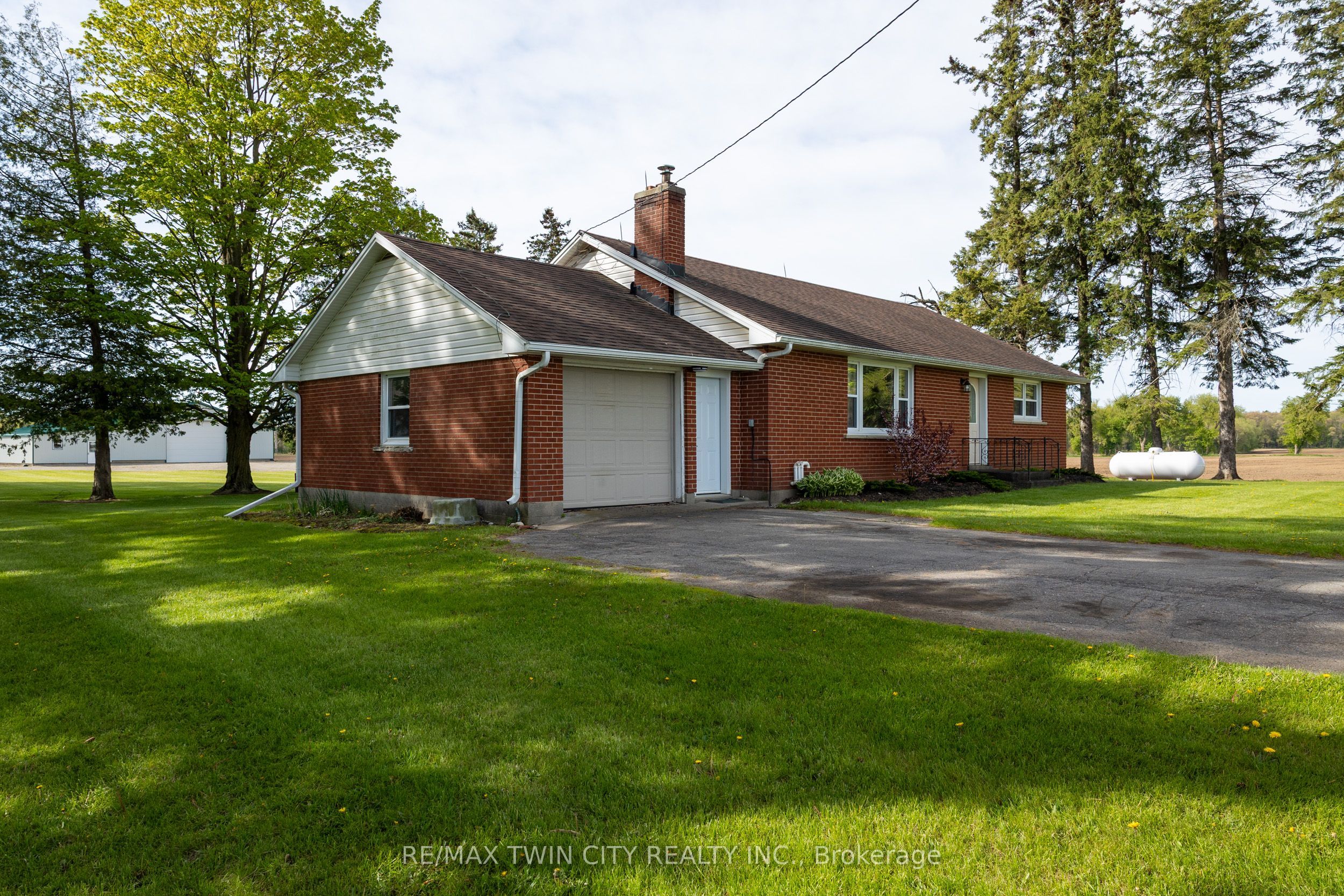 522 ELLIS Avenue, Brant, ON N3T 5L5 photo 2