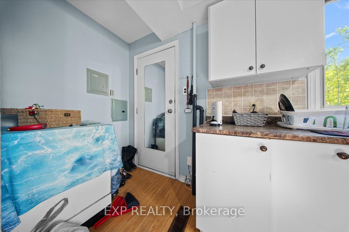 208 Montfort Street, Vanier and Kingsview Park, ON K1L 5P4 photo 3