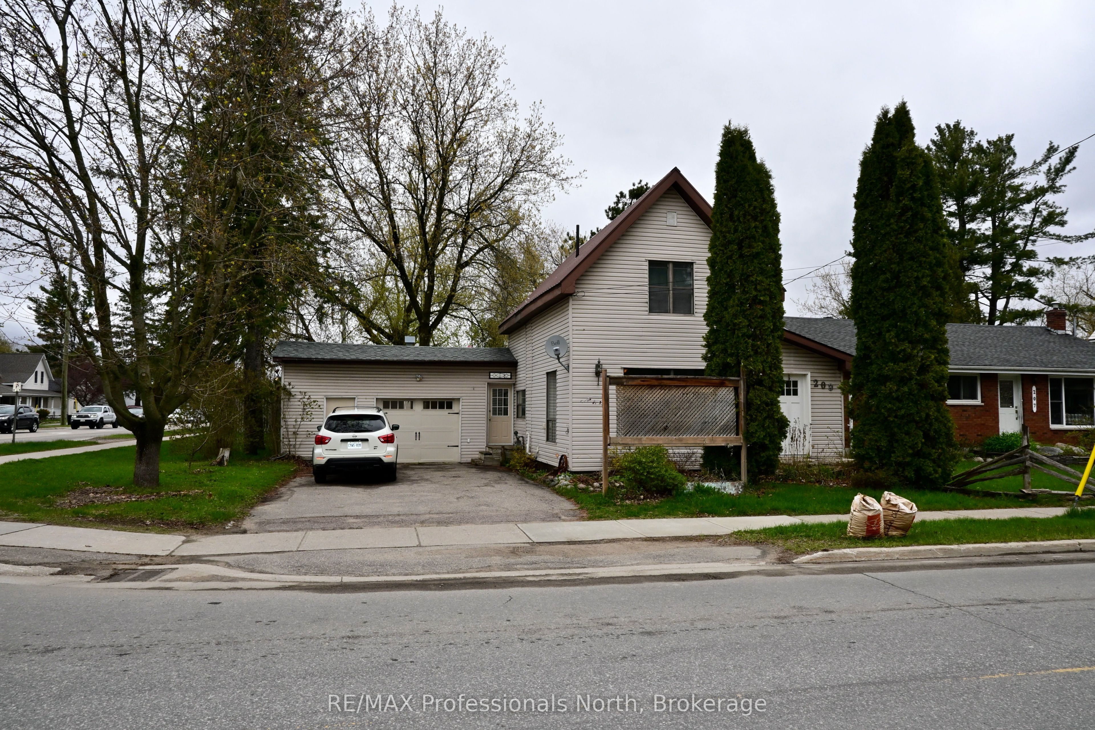 209 Dill St Street, Bracebridge, ON P1L 1E6
