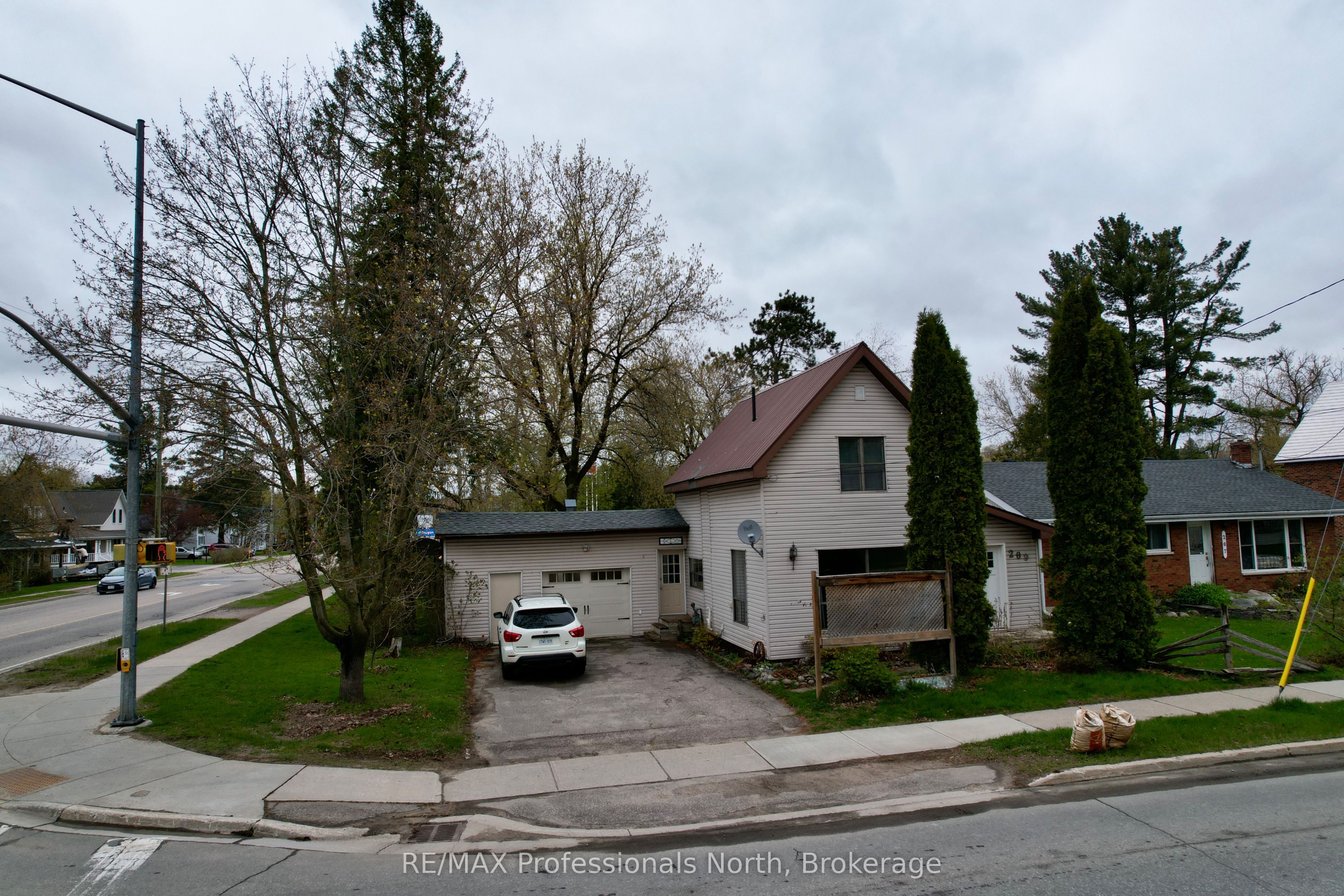 209 Dill St Street, Bracebridge, ON P1L 1E6 photo 4