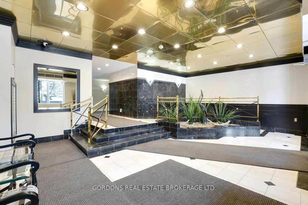 3099 Carling Avenue 103, Crystal Bay - Rocky Point - Bayshore, ON K2H 5A6 photo 4