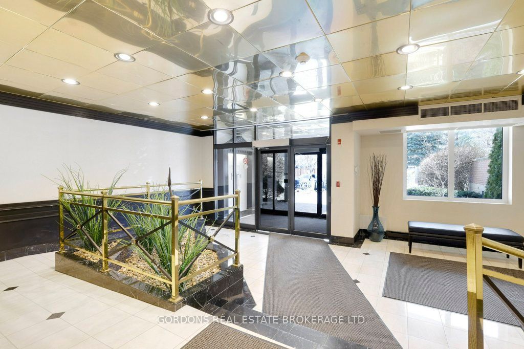 3099 Carling Avenue 103, Crystal Bay - Rocky Point - Bayshore, ON K2H 5A6 photo 5