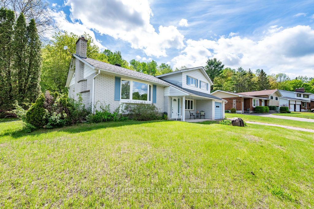 250 Thomas Street, Deep River, ON K0J 1P0 photo 3