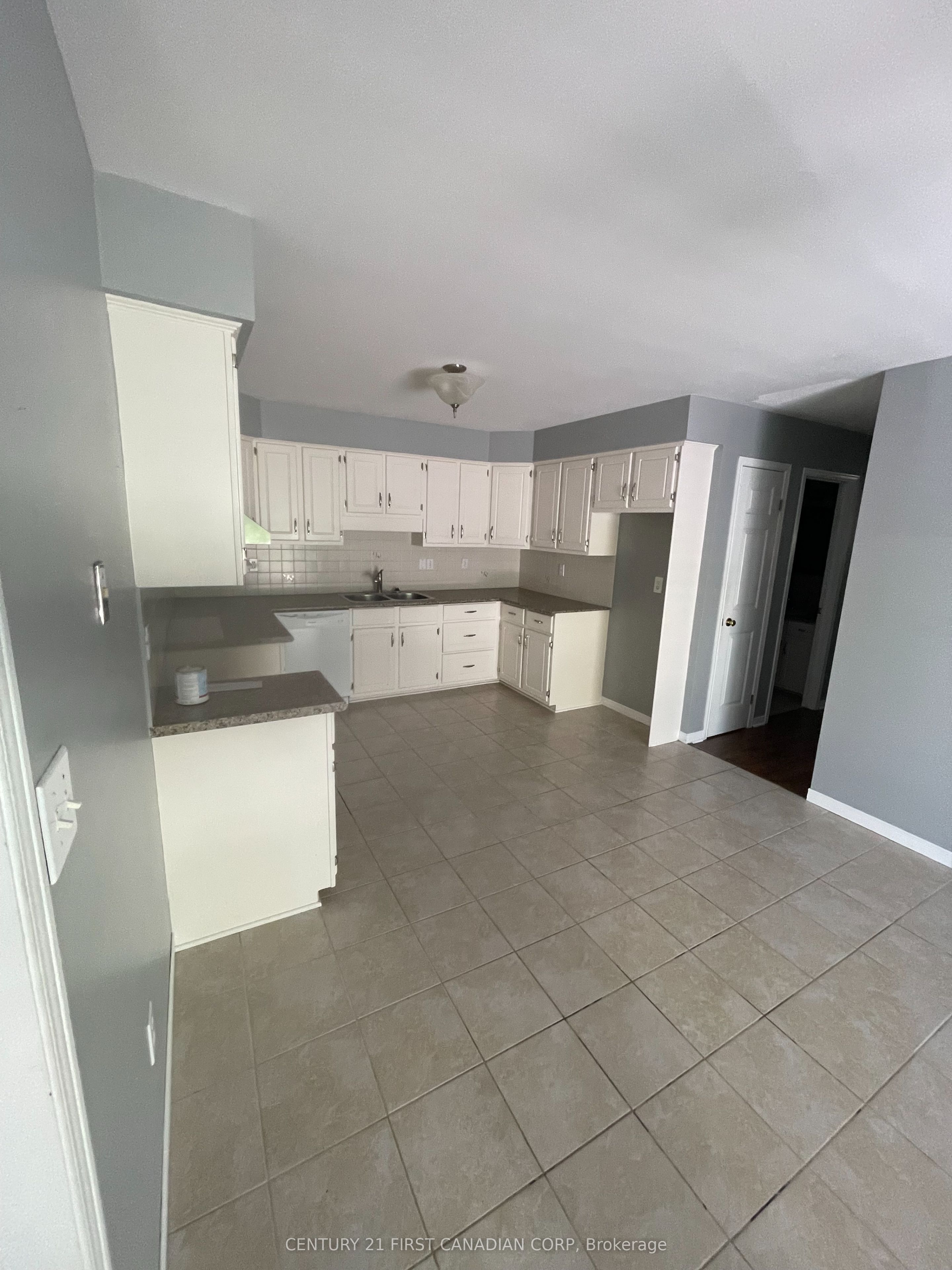 196 Adelaide Street, Strathroy-Caradoc, ON N7G 2V5 photo 3