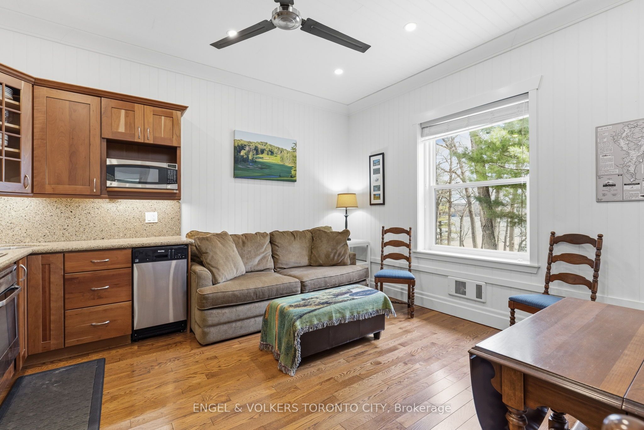 12 Bigwin Island 126, Lake of Bays, ON P0B 1A0 photo 5