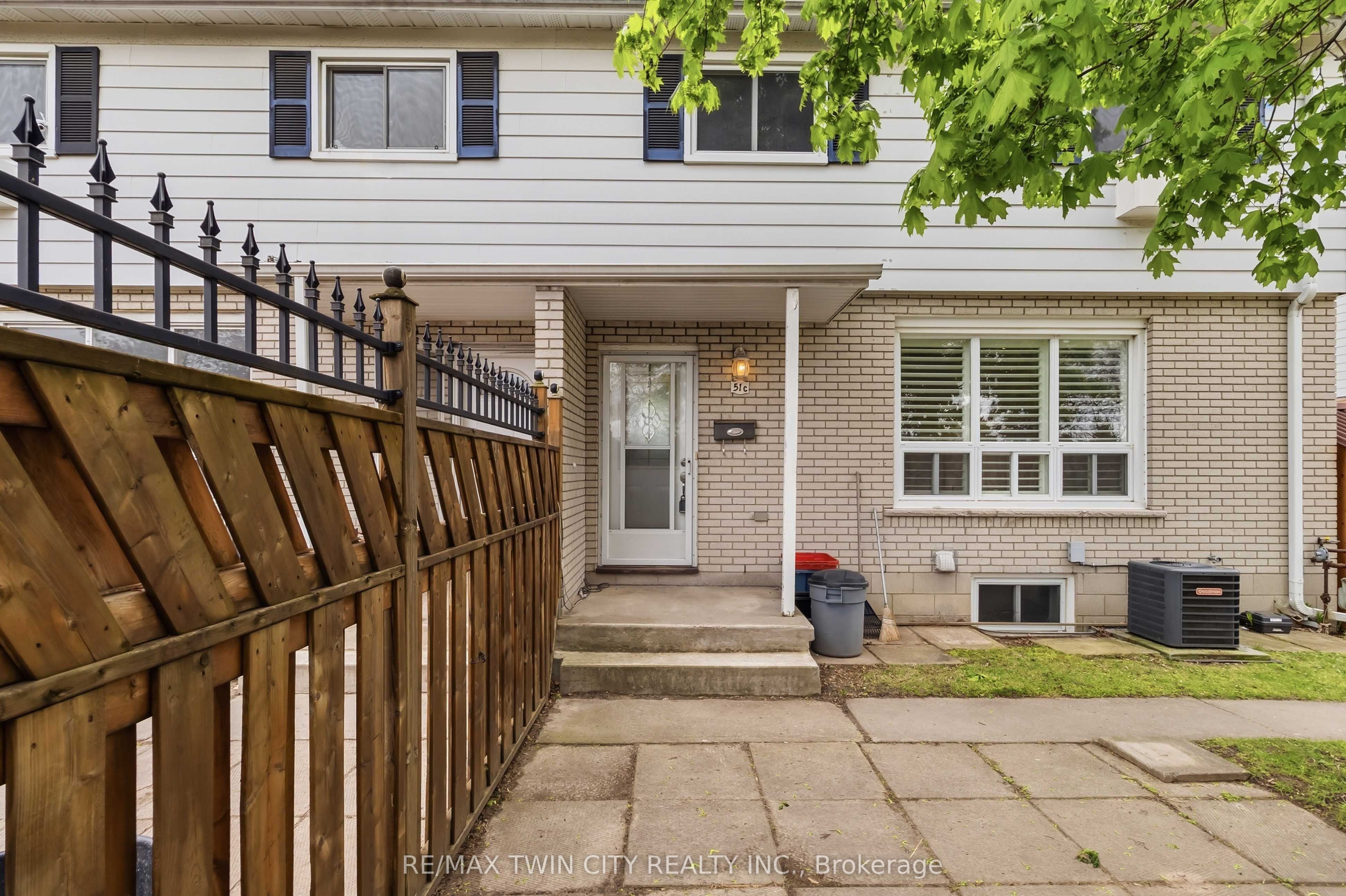 51 Metcalfe Crescent C, Brantford, ON N3R 2L7 photo 3