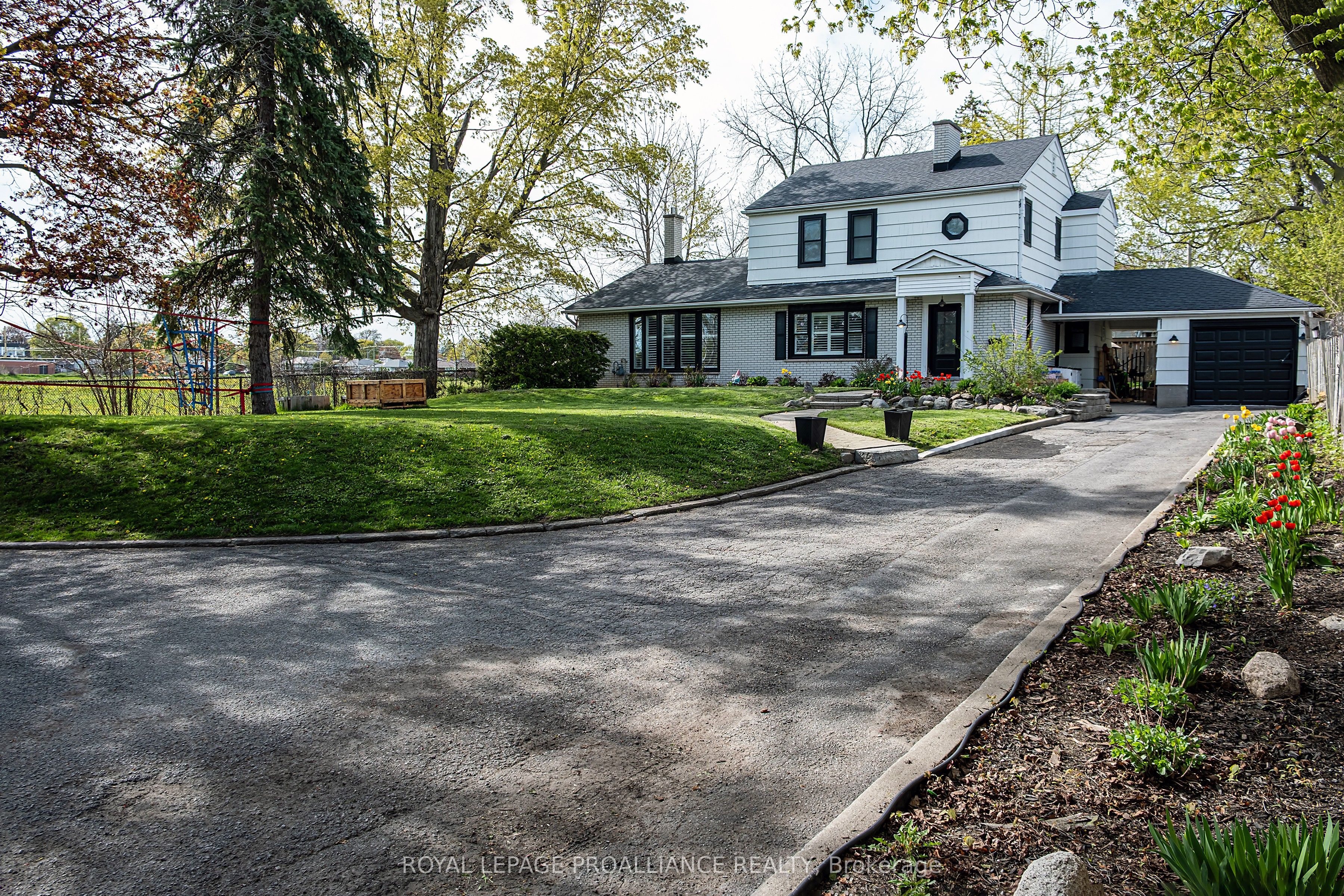 306 Dundas Street W, Quinte West, ON K8V 3S3