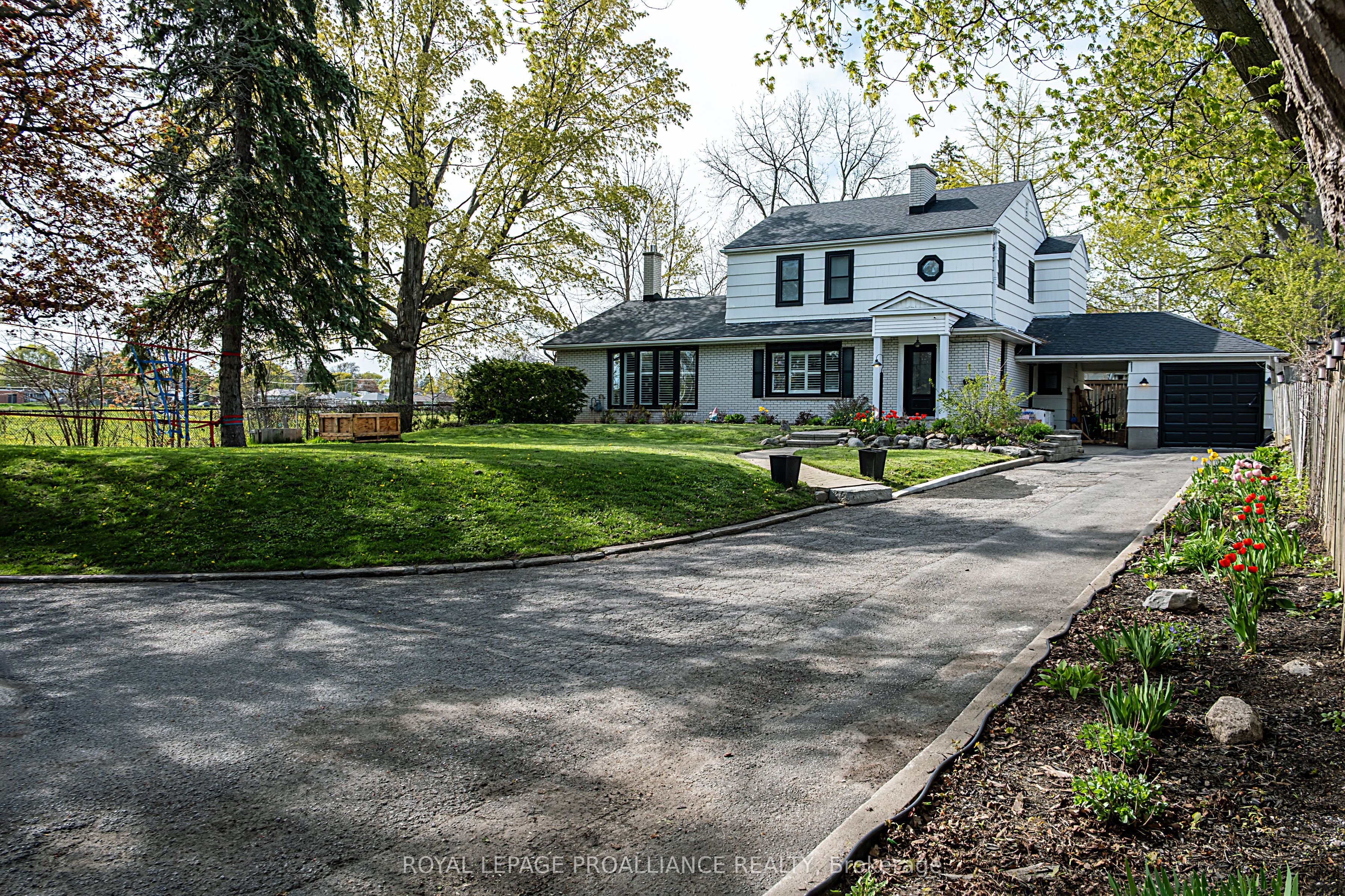 306 Dundas Street W, Quinte West, ON K8V 3S3 photo 4