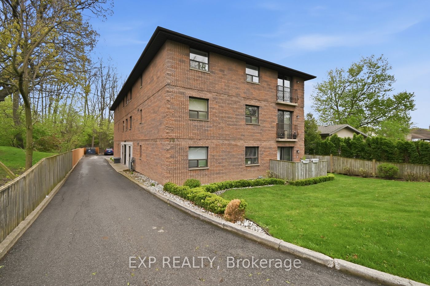78 Welland Street N 303, Thorold, ON L2V 2C1