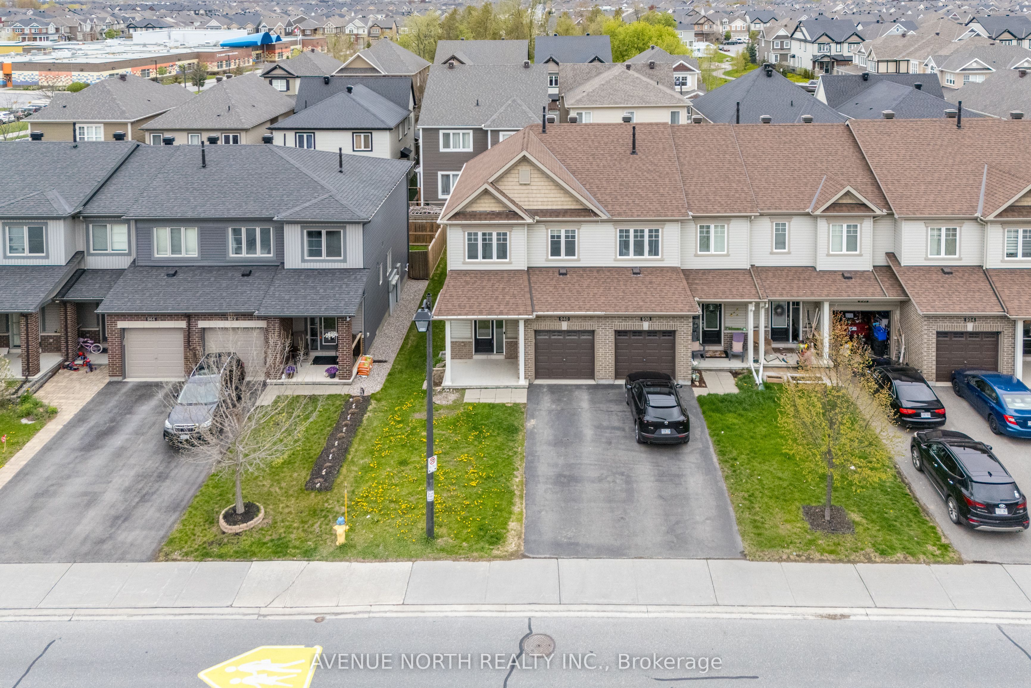 940 Kilbirnie Drive, Barrhaven, ON K2J 5T9 photo 2