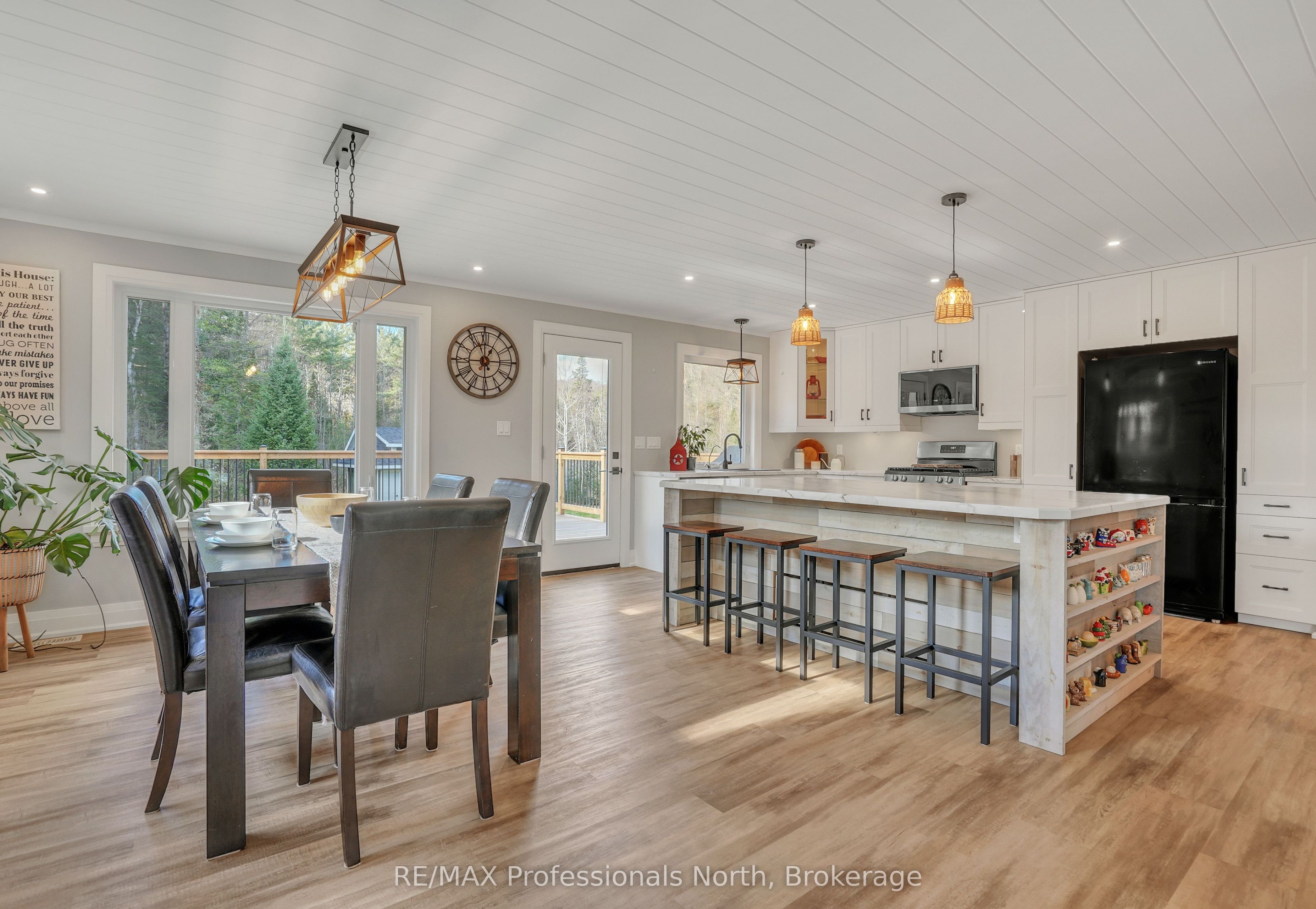 79 Mainhood Road, Huntsville, ON P0B 1M0